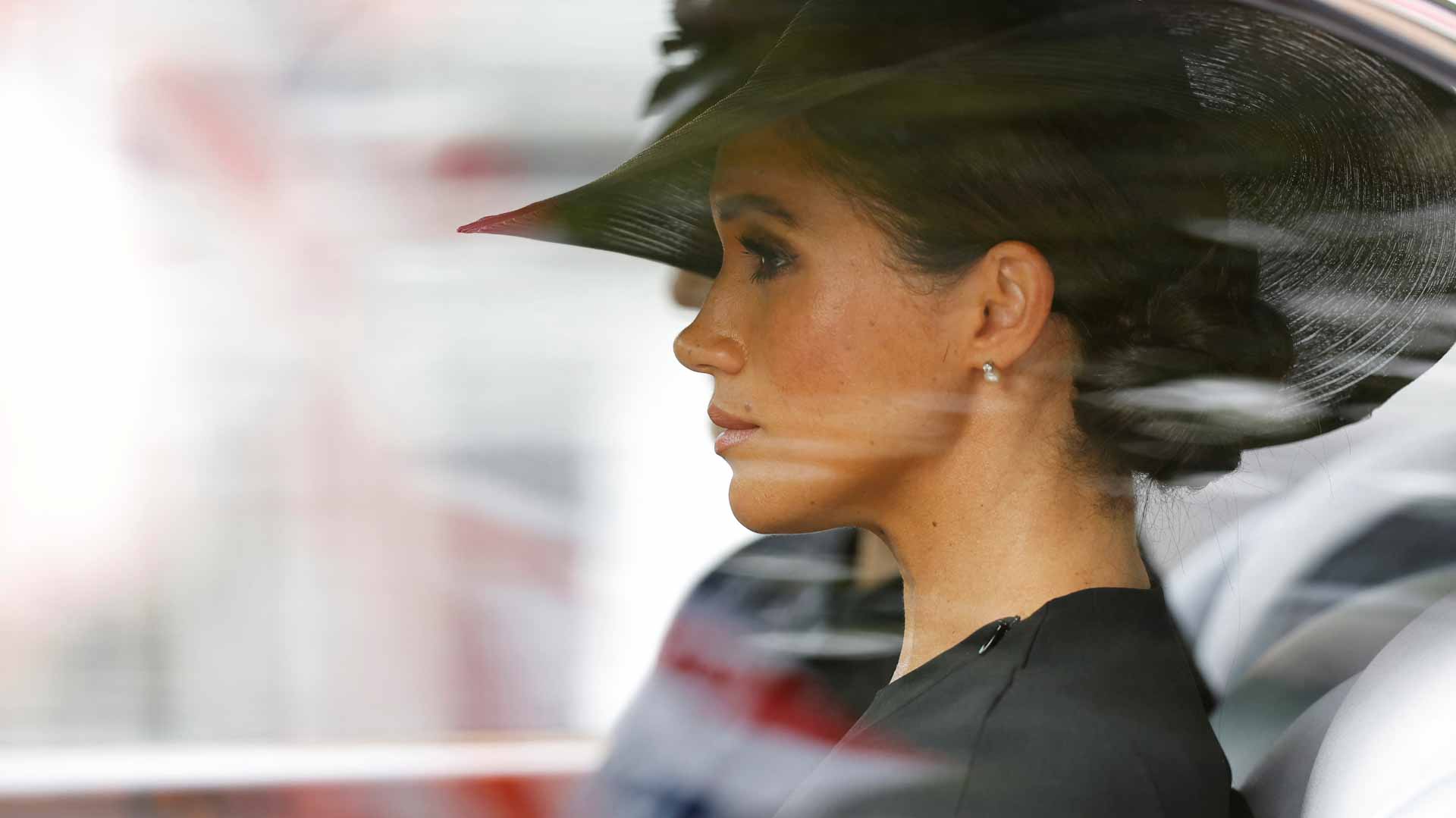 صورة بعنوان: وسط سيرك الصحافة المرهق...أزمة ميغان والملك تشارلز تتصاعد وتيرتها 