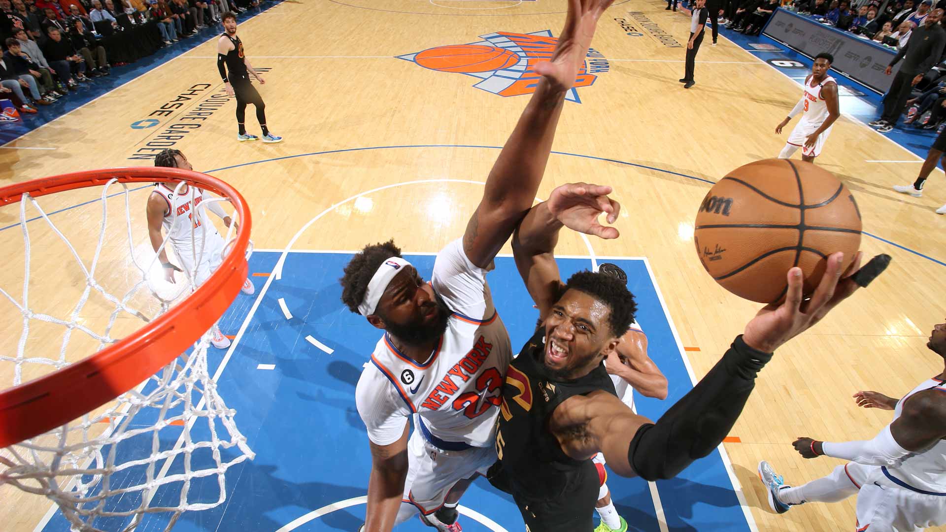 صورة بعنوان: نيويورك نيكس يتقدم على كافاليرز في إقصائيات السلة الأميركية 