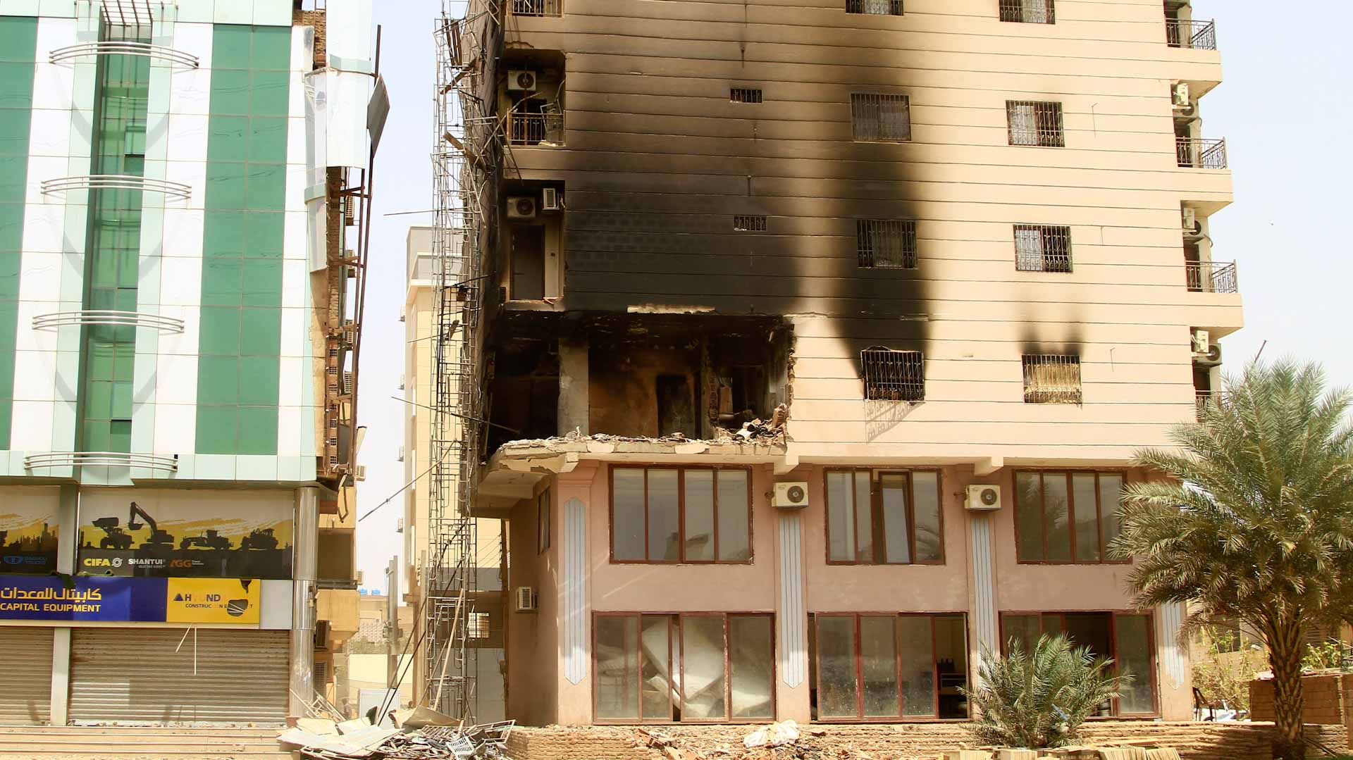 Image for the title: Foreign nations flee their nationals as fighting rages in Sudan 