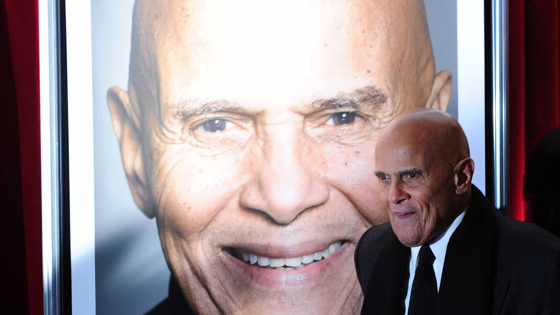 صورة بعنوان: الموت يضع حداً لحياة ملك الكاليبسو" المغني هاري بيلافونتيه 