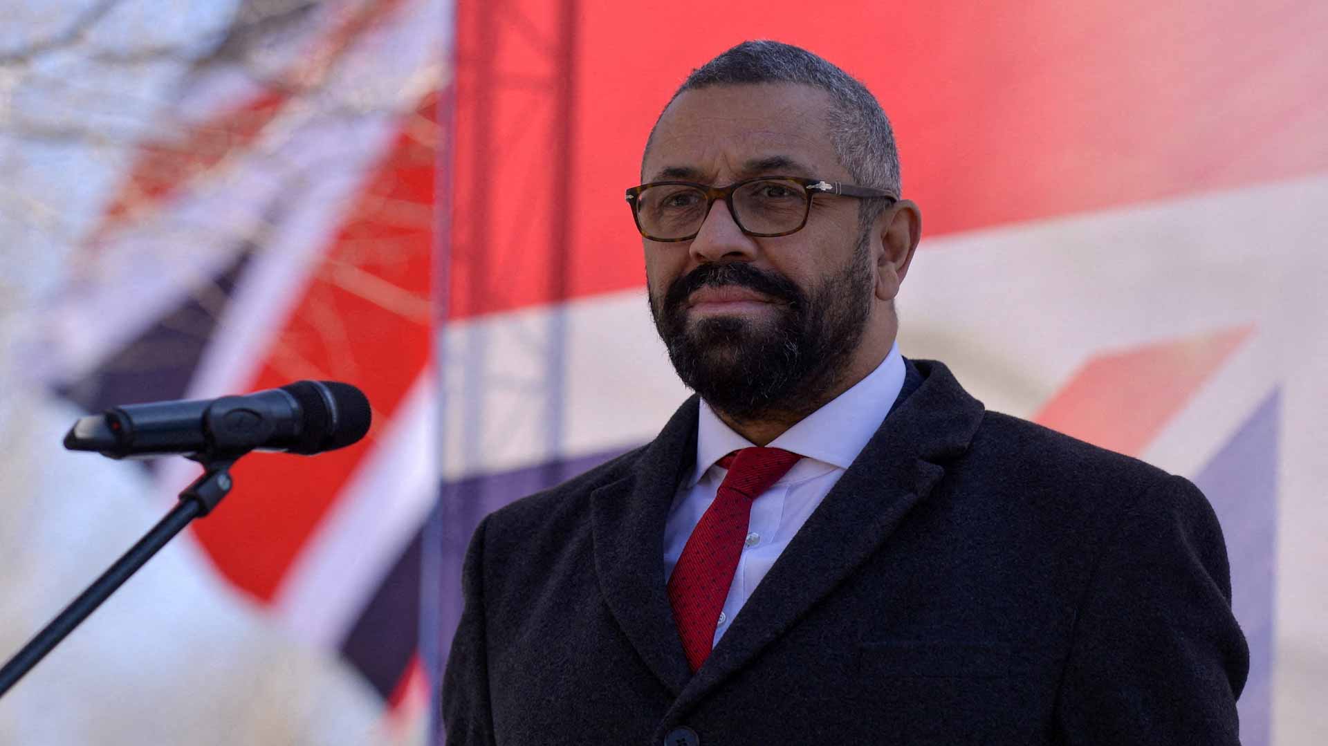 صورة بعنوان: في خطوة متأخرة...بريطانيا تبدأ إجلاء مواطنيها من السودان 