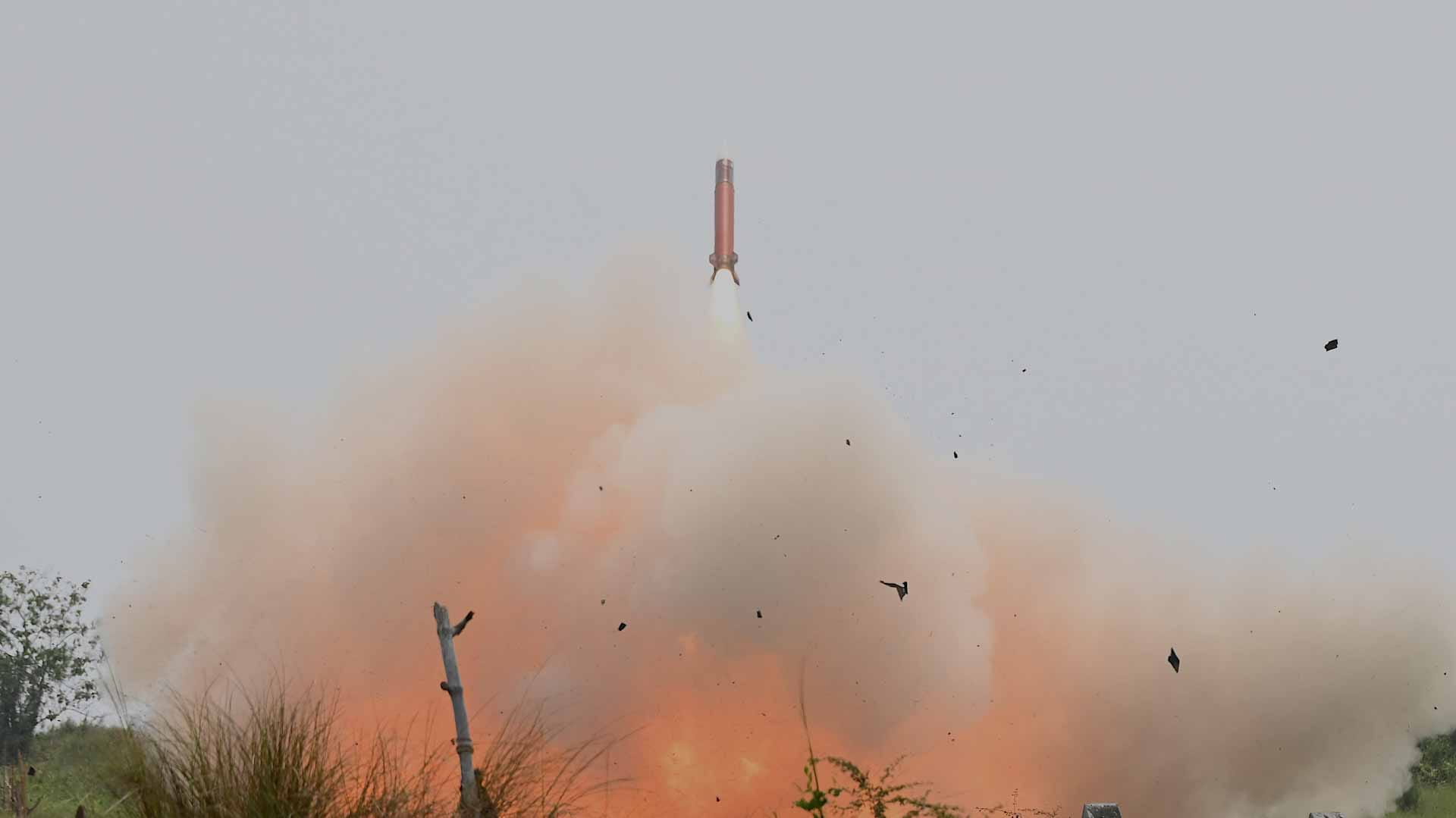 Image for the title: US, Philippine troops fire rockets at ship in largest-ever drills 