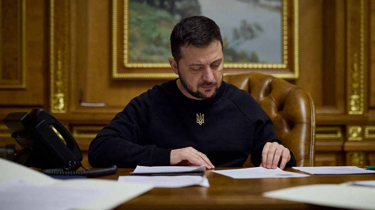 صورة بعنوان: زيلينسكي: أجريت مكالمة هاتفية طويلة وبناءة مع الرئيس الصيني 