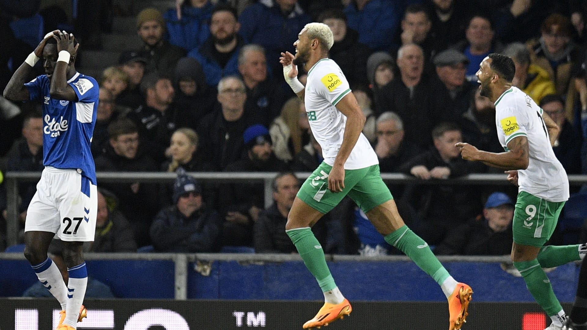 صورة بعنوان: نيوكاسل يقسو على إيفرتون بالدوري الإنجليزي الممتاز 