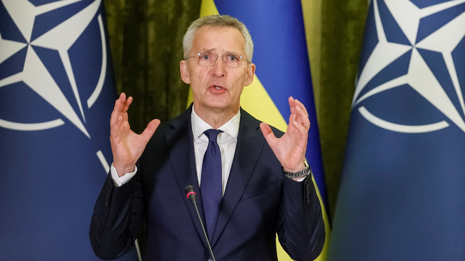 صورة بعنوان: الناتو: قدمنا مع شركائنا لأوكرانيا 230 دبابة و1550 آلية مدرعة 