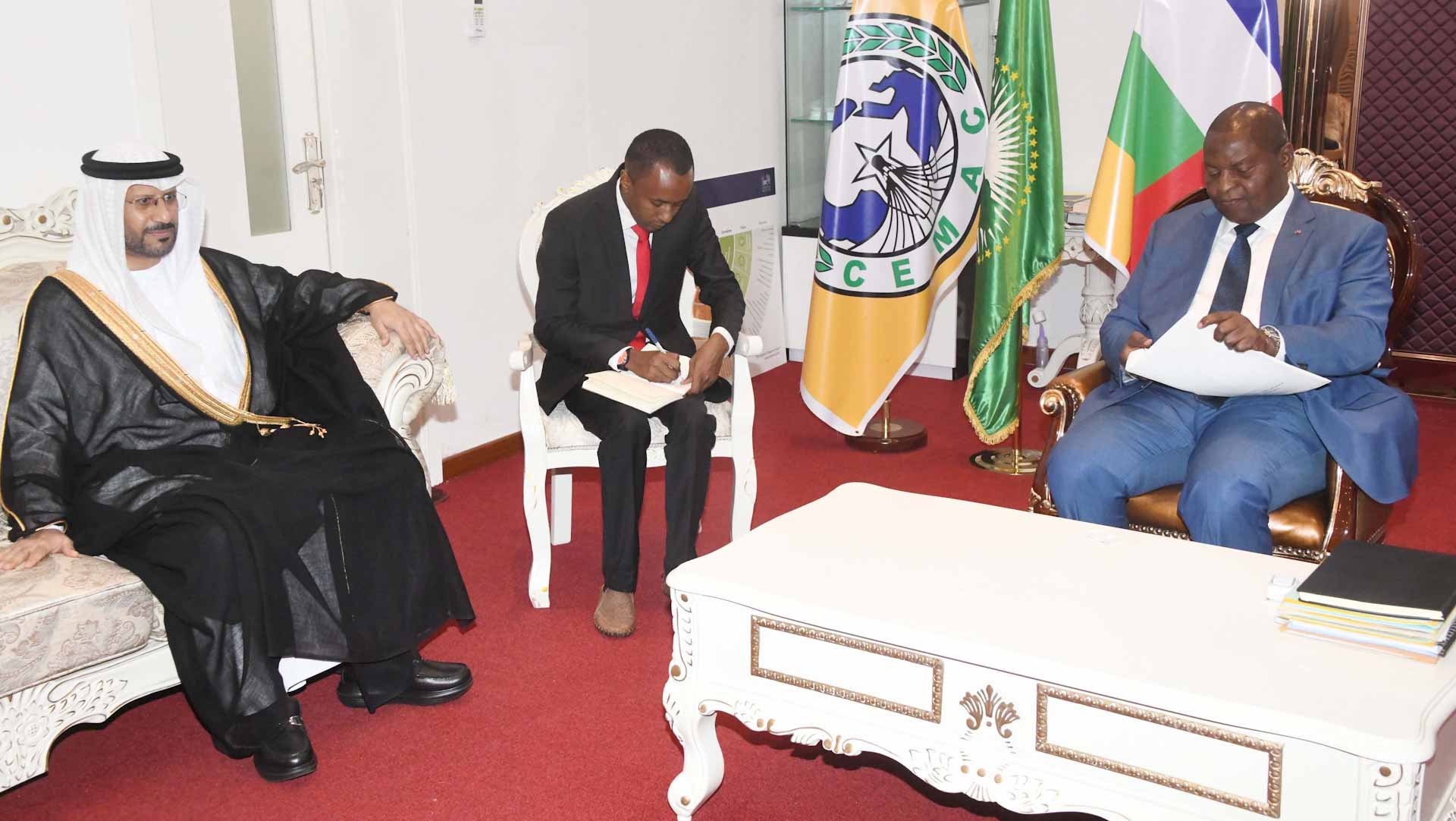 صورة بعنوان: رئيس الدولة يبعث رسالة خطية لرئيس أفريقيا الوسطى لحضور قمة COP28 