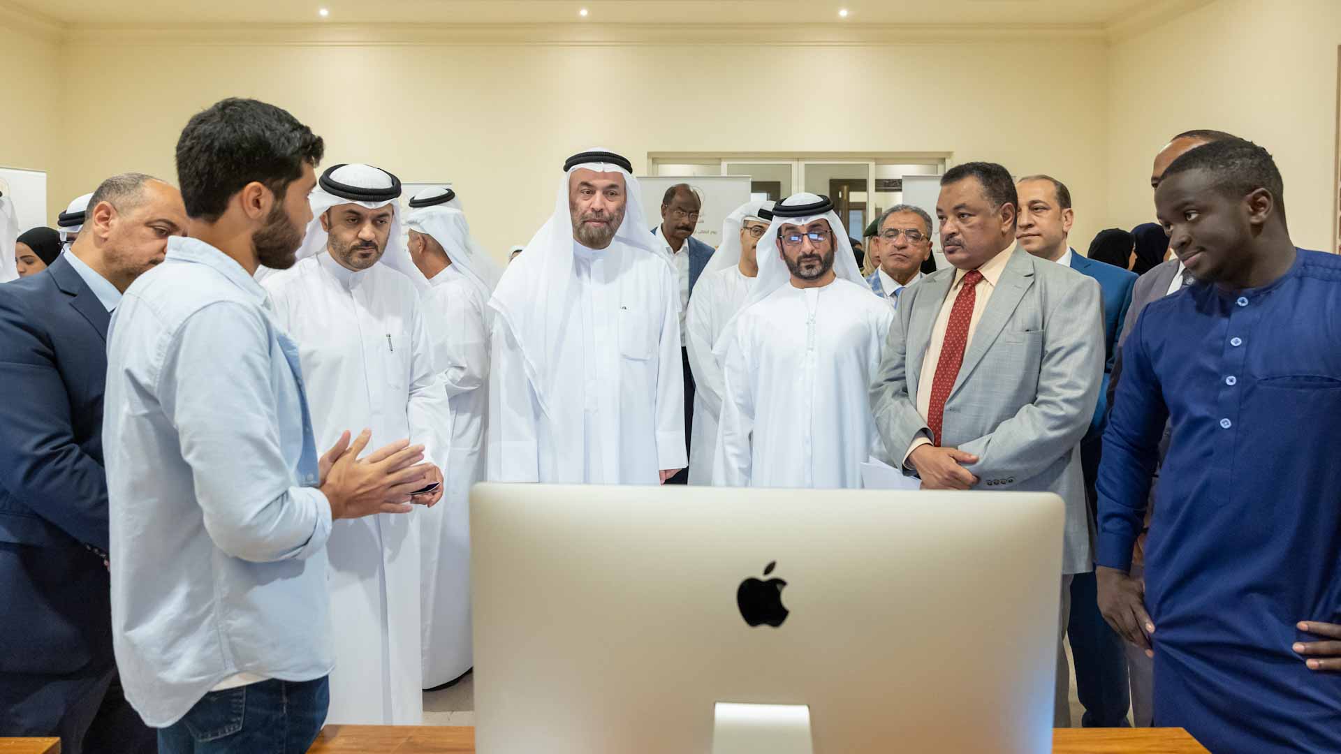 صورة بعنوان: كلية الاتصال بالجامعة القاسمية تبرز إبداعات ومشاريع تخرجها  