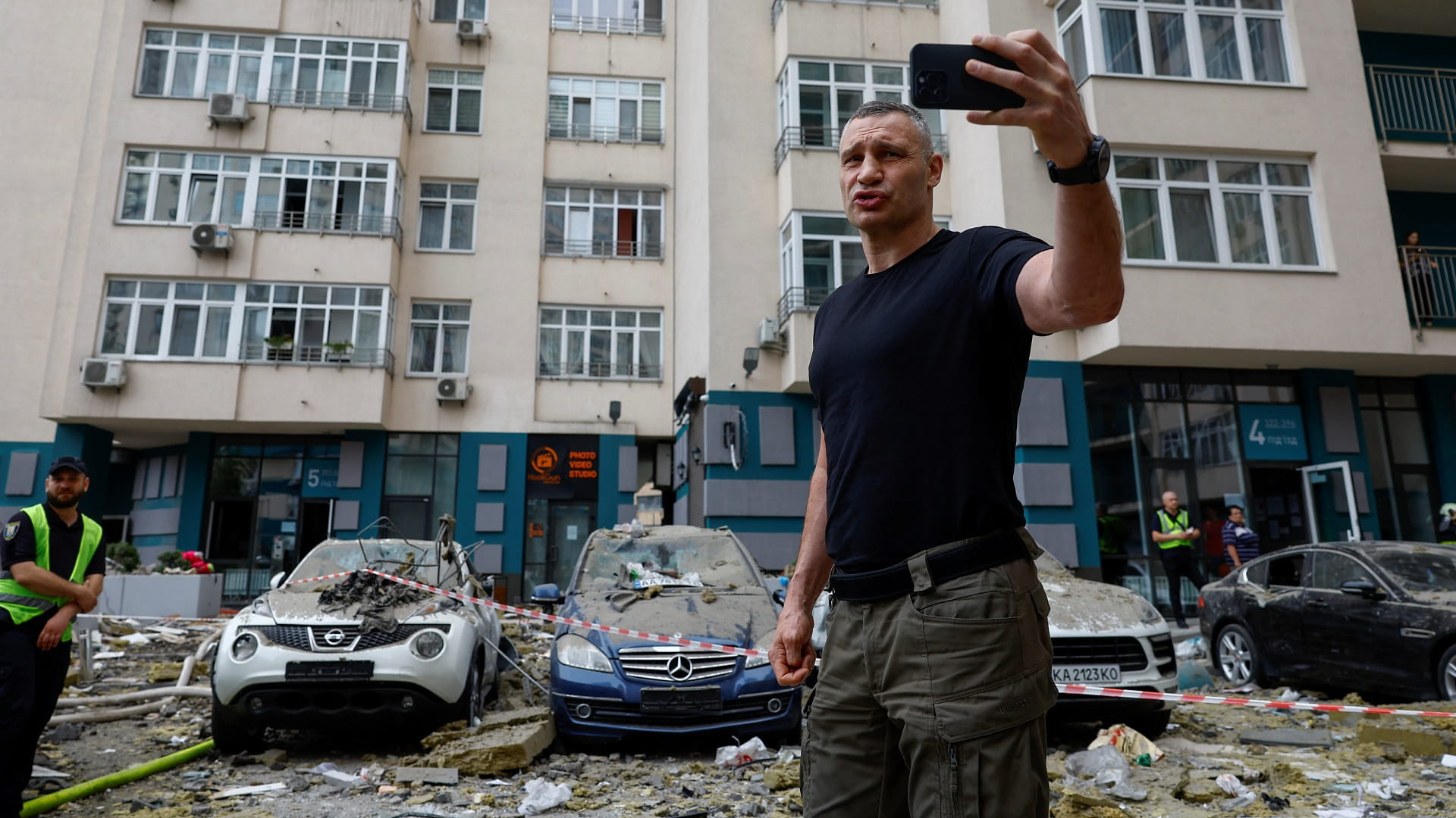 صورة بعنوان: أوكرانيا: انفجارات تهز العاصمة وسقوط حطام طائرات مسيرة 