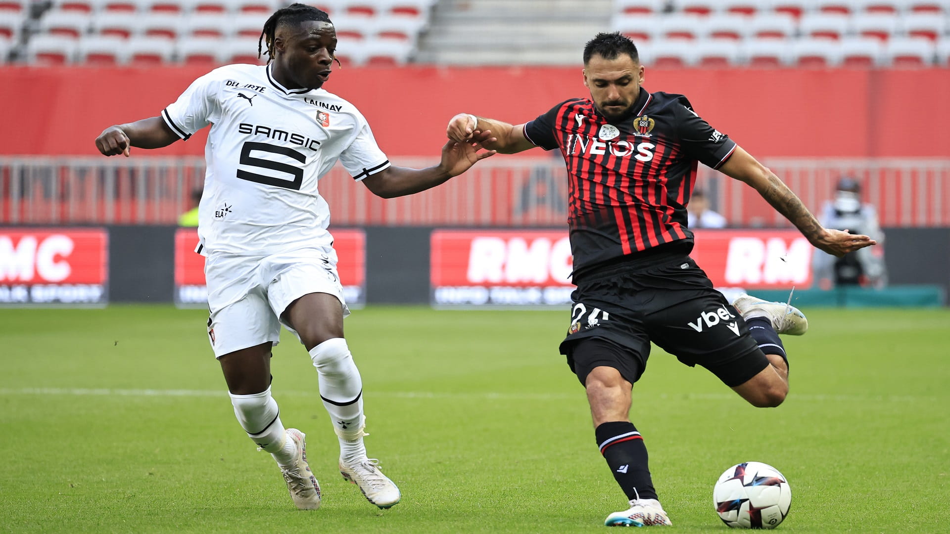 صورة بعنوان: نادي تشيلسي يتعاقد مع لاعب الوسط الفرنسي الشاب أوجوتشوكو 