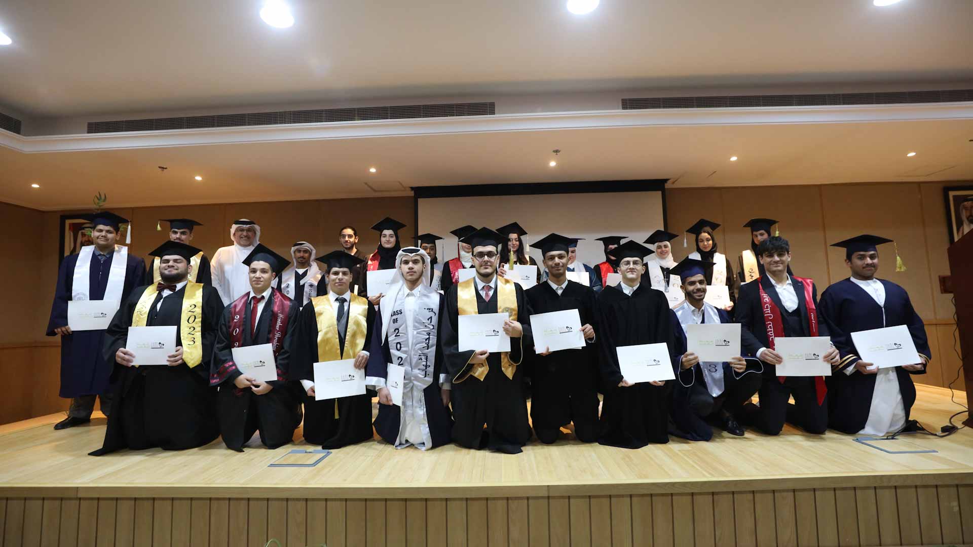 صورة بعنوان: "تمكين الشارقة" تكرم 28 طالباً متفوقاً ضمن مشروع "علَّمَ بالقلم" 