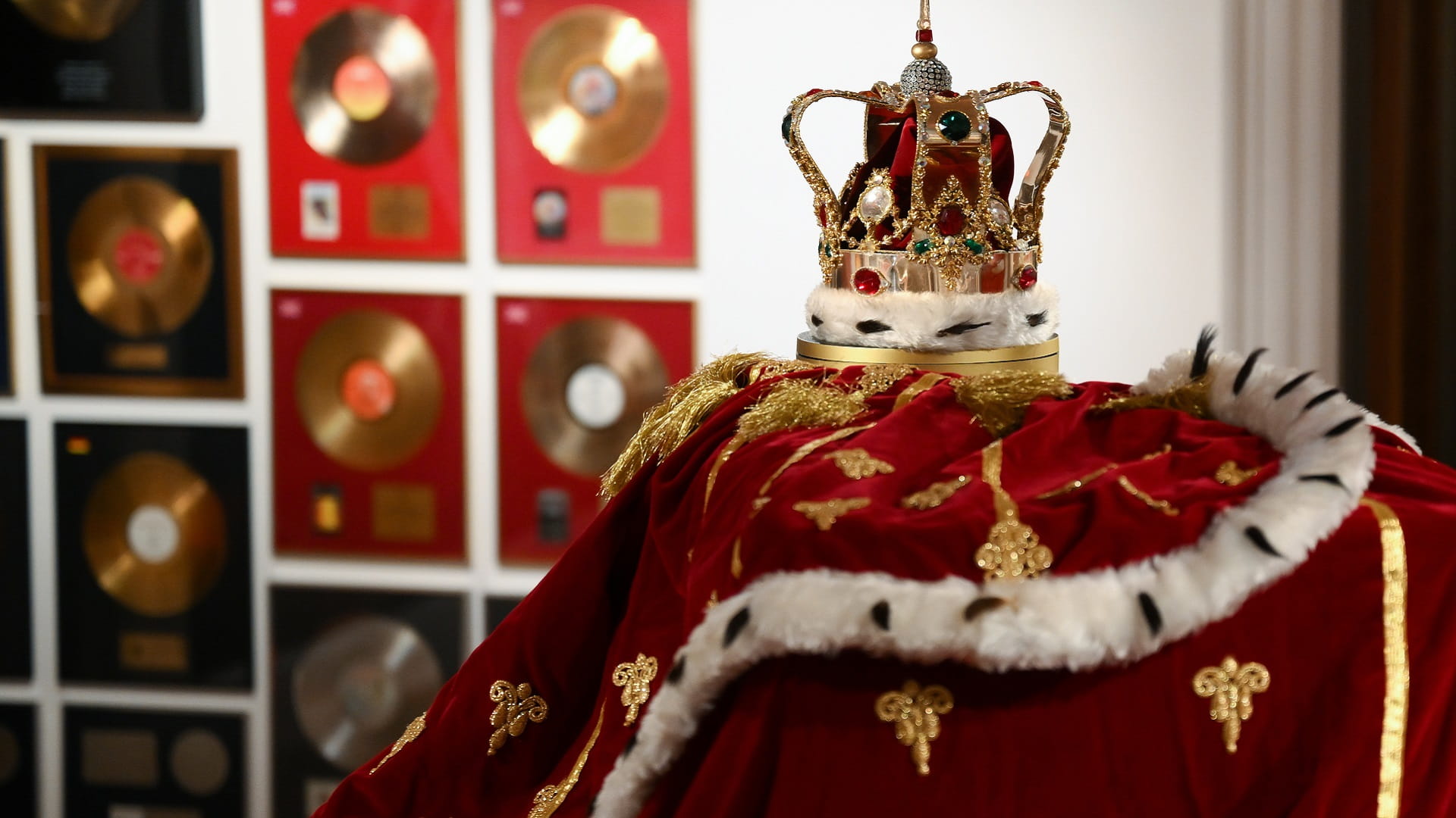 Image for the title: Freddie Mercury's private collection goes on show in UK 