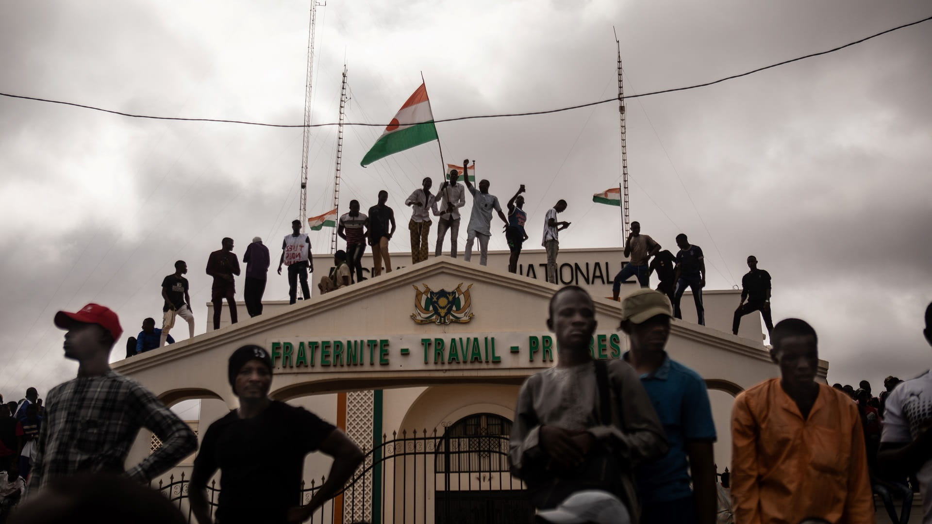 Image for the title: Niger junta breaks off military cooperation with France 