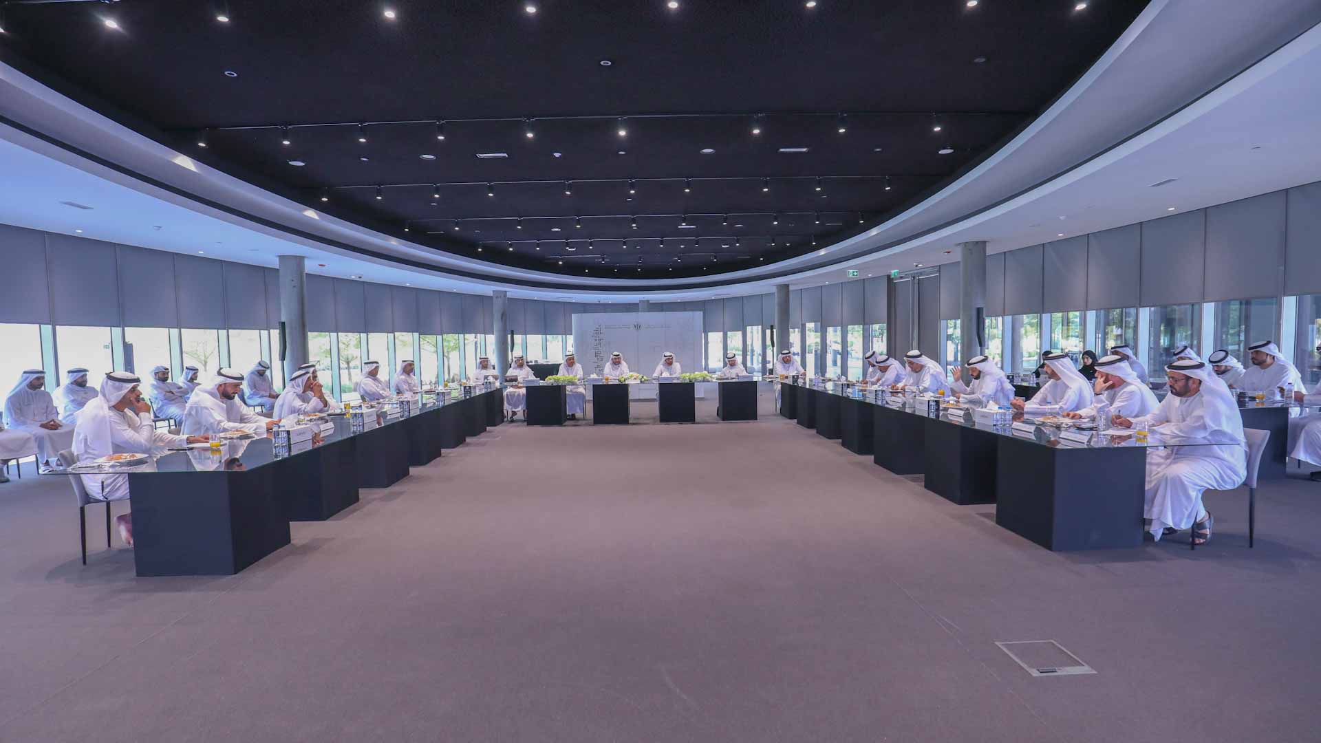 صورة بعنوان: "الضواحي والقرى" تلتقي رؤساء 14 مجلس ضاحية في إمارة الشارقة  