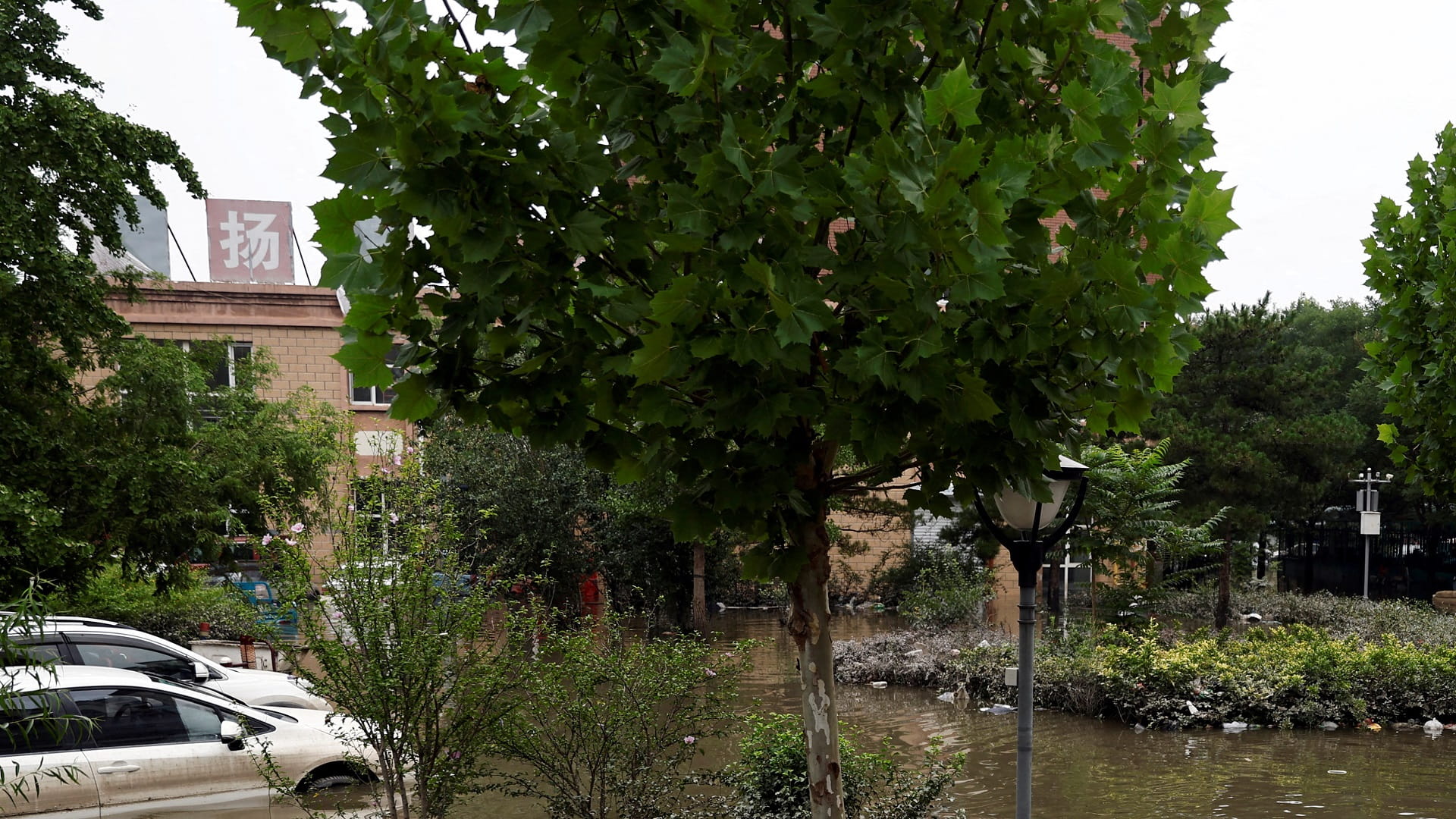 صورة بعنوان: ارتفاع قتلى انهيارات طينية بشمال غرب الصين إلى أربعة 