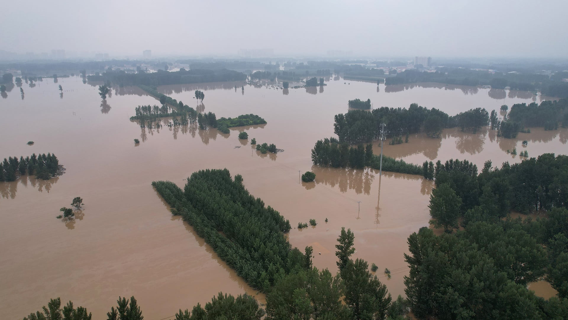 صورة بعنوان: مقتل 30 شخصاً وفقدان 18 بفيضانات تجتاح شمالي الصين  