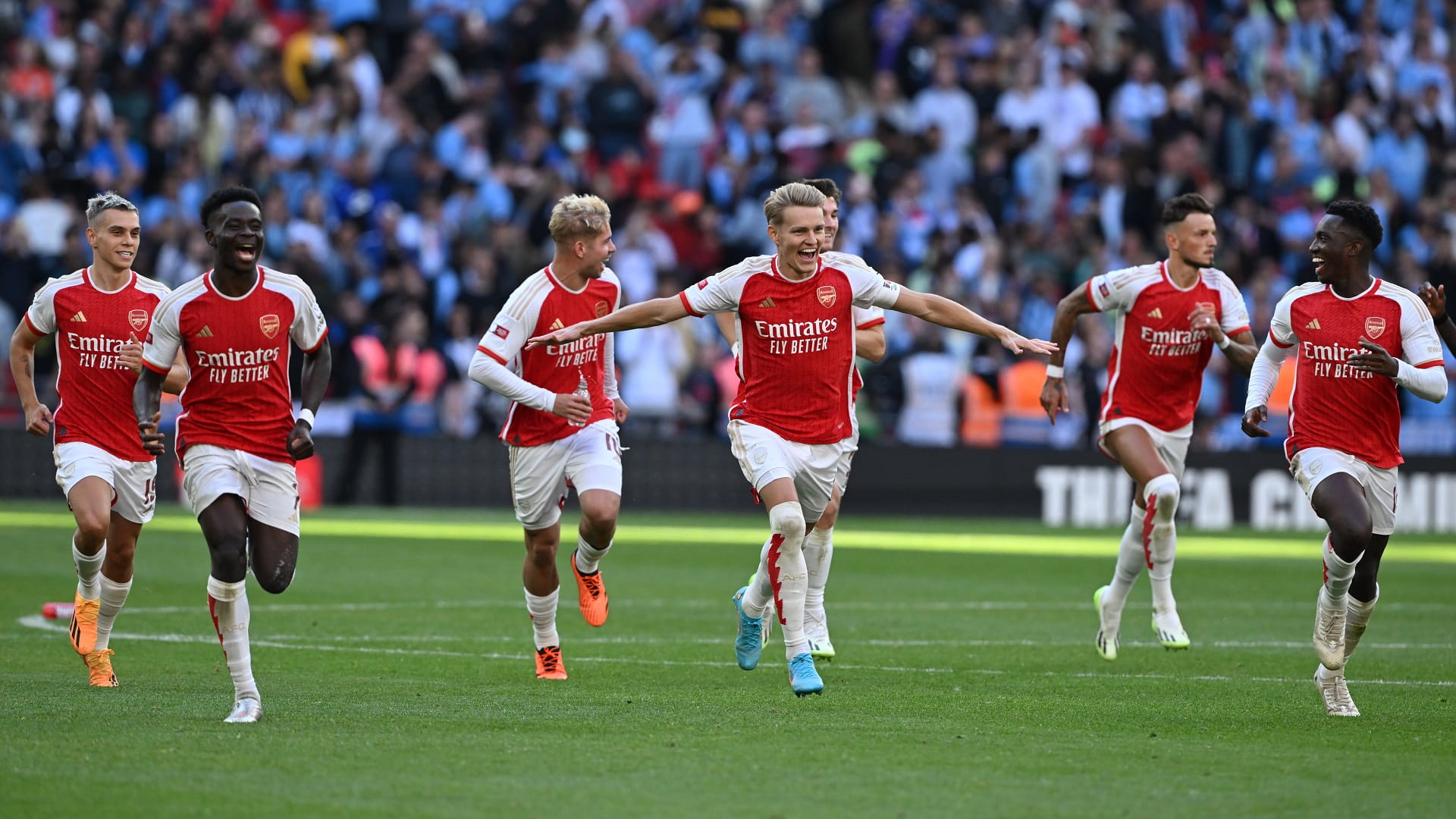 صورة بعنوان: أرسنال الإنجليزي يتوّج بلقب الدرع الخيرية لكرة القدم 