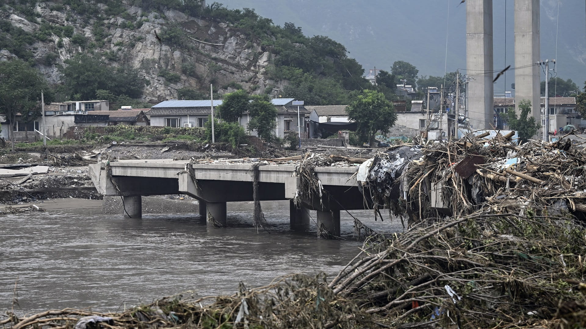 صورة بعنوان: مقتل 14 بسبب الفيضانات في شمال شرق الصين 