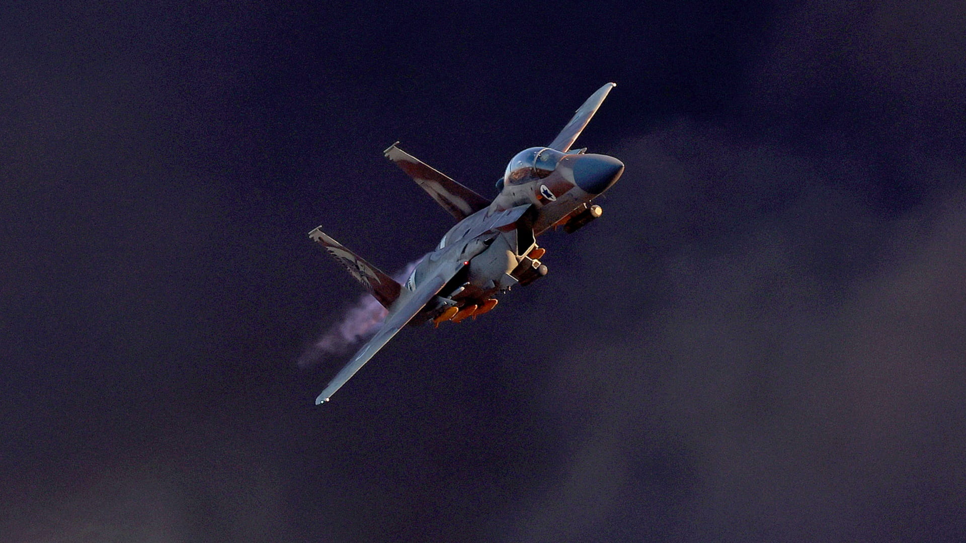 Image for the title: Four Syria soldiers killed in Israeli strikes near Damascus 