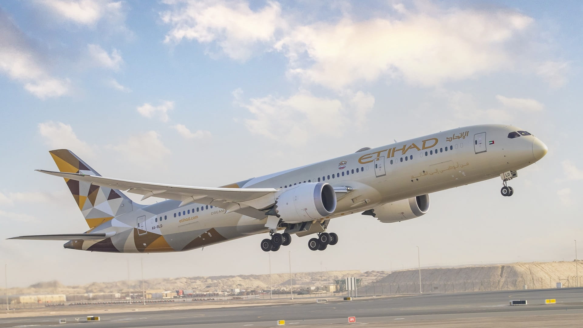 صورة بعنوان: "الاتحاد للطيران" تعزز جدول عملياتها بوجهات جديدة وزيادة الرحلات 