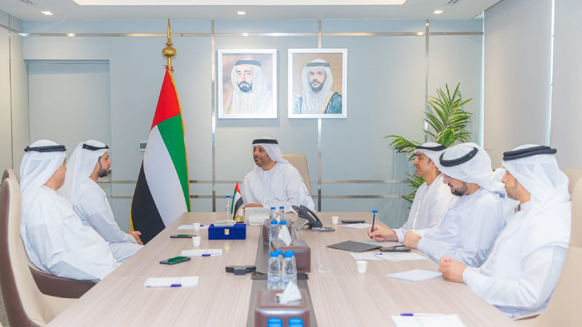 صورة بعنوان: "الشارقة الرياضي" واتحاد الإمارات للشراع والتجديف يبحثان التعاون  