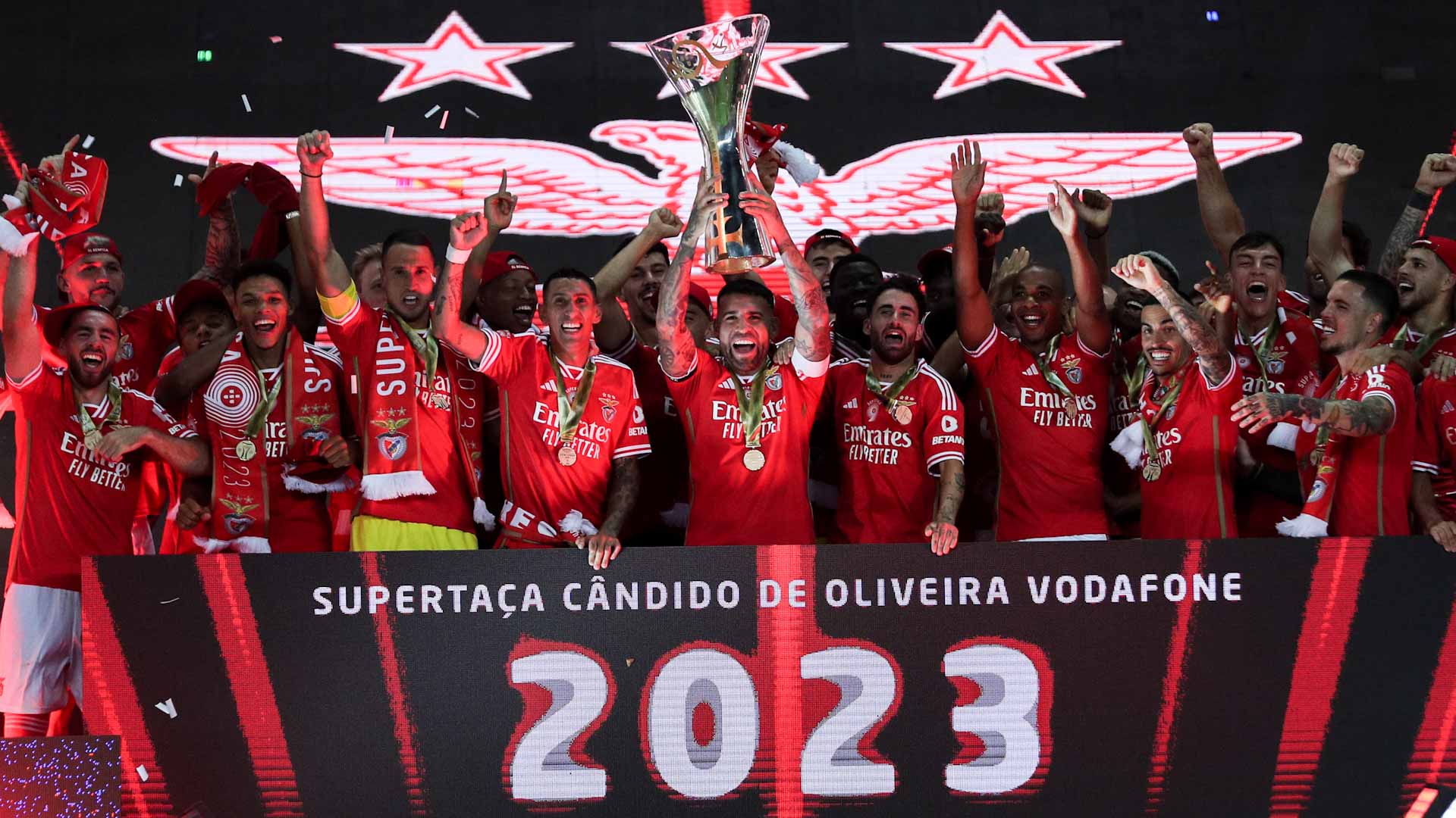 صورة بعنوان: بنفيكا يتوج بلقب السوبر البرتغالي لكرة القدم 