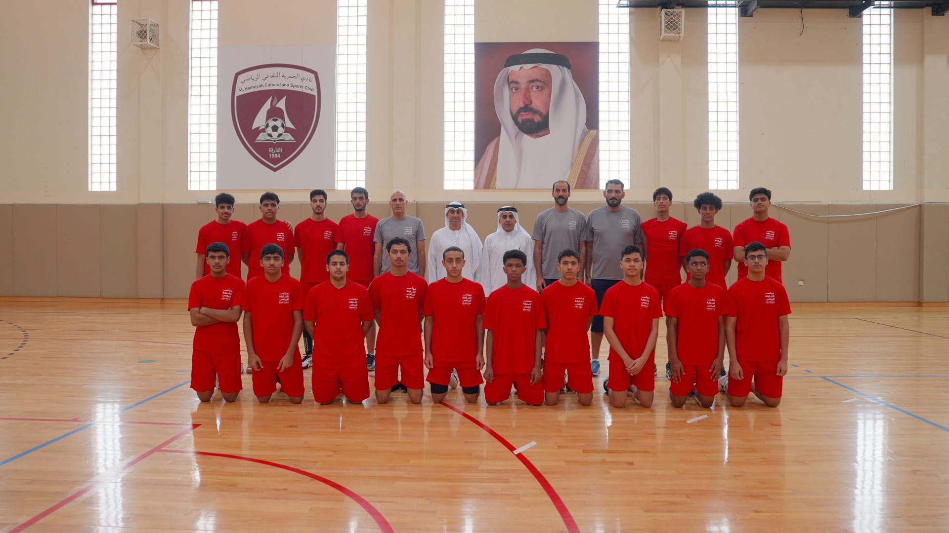 صورة بعنوان: مجلس الشارقة الرياضي يختتم بنجاح معسكر كرة الطائرة في الحمرية 