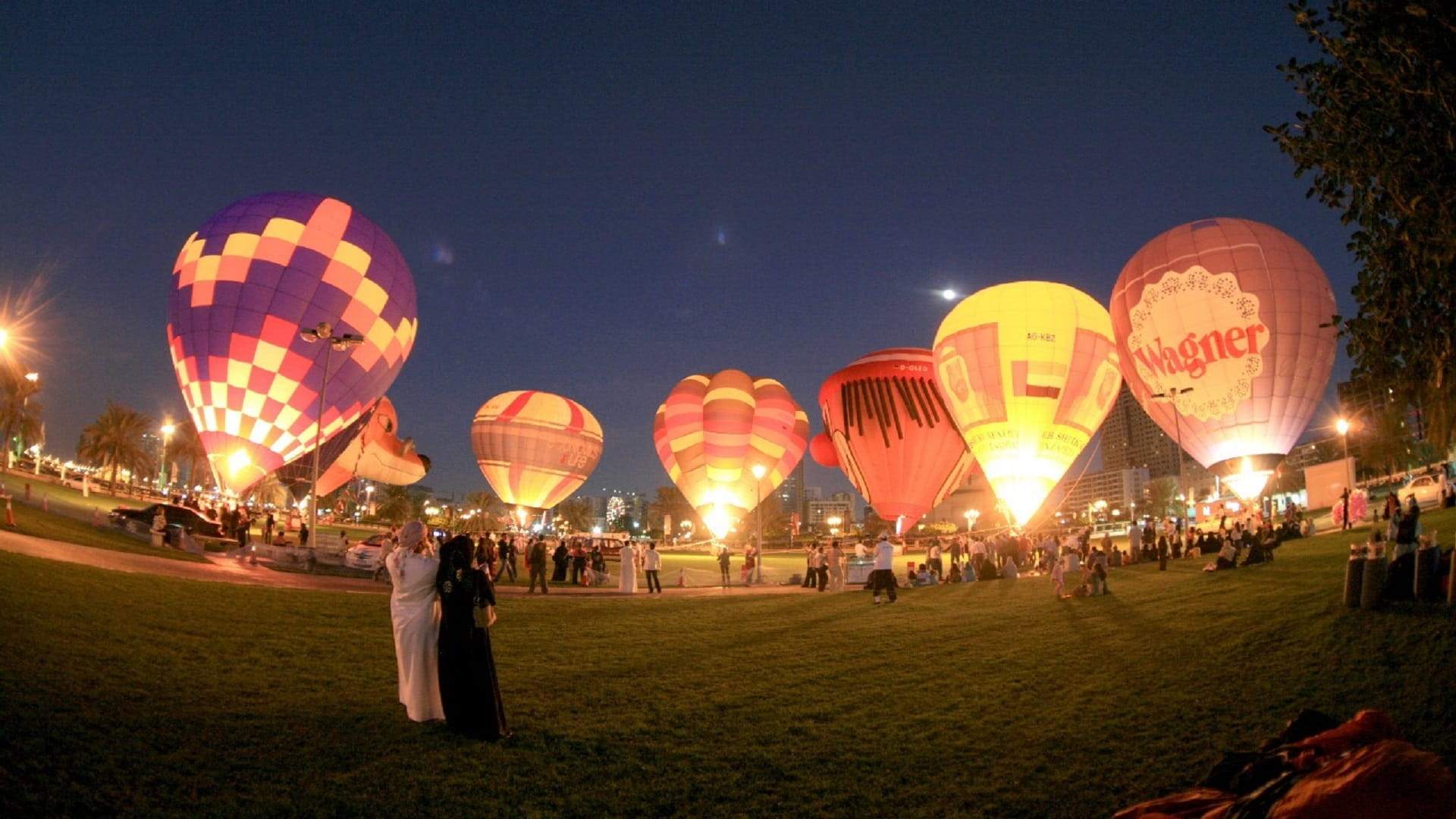 صورة بعنوان: منطاد الإمارات يطلق كأس ومهرجان عيد الاتحاد الدولي في 25 نوفمبر 