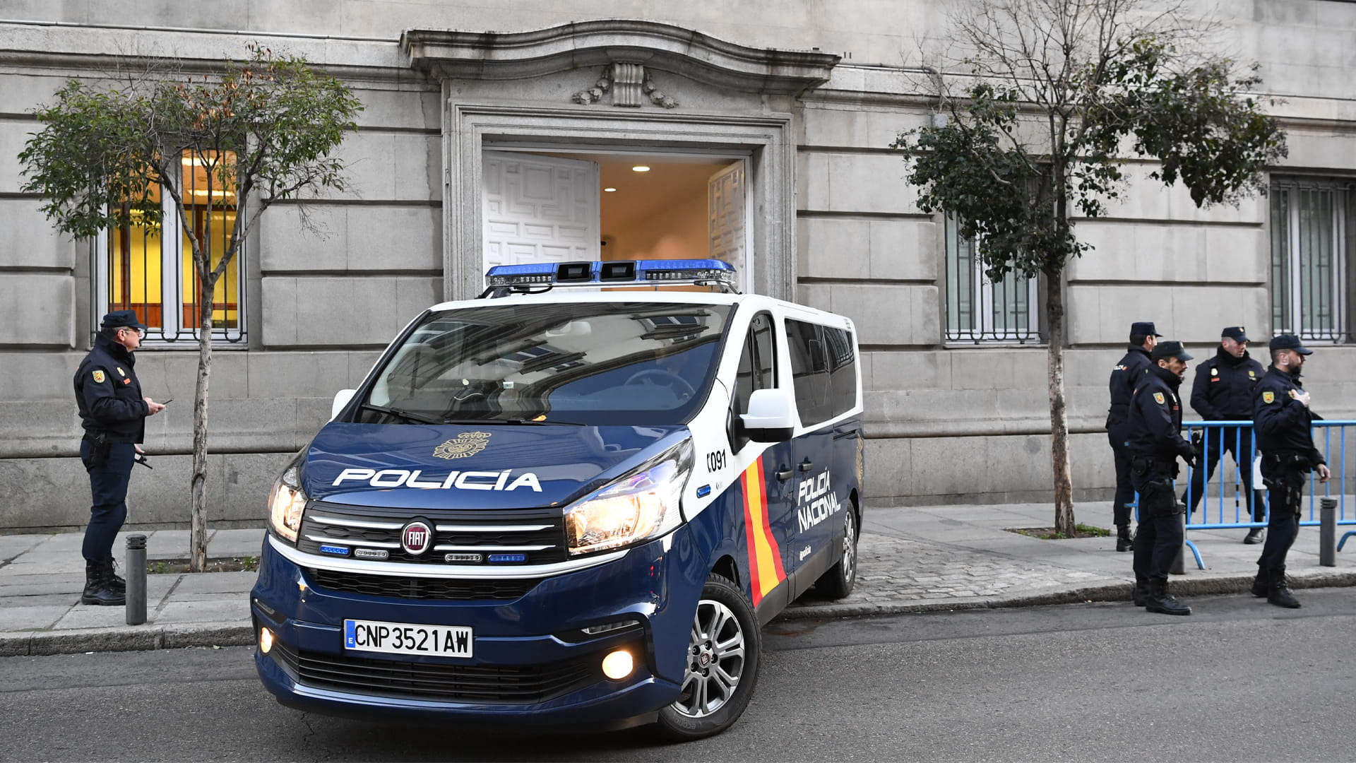 صورة بعنوان: إسبانيا تفكك شبكة لتهريب المهاجرين السوريين عبر 3 قارات 