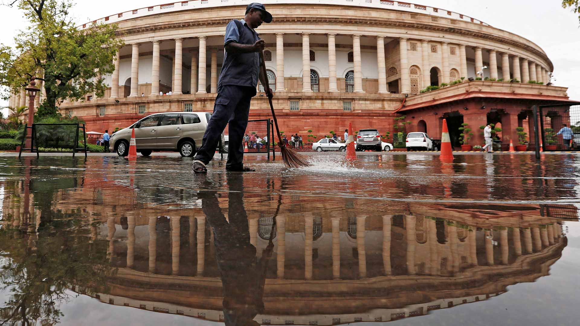 صورة بعنوان: مقتل 18 شخصاً في انهيارات أرضية بالهيمالايا الهندية 