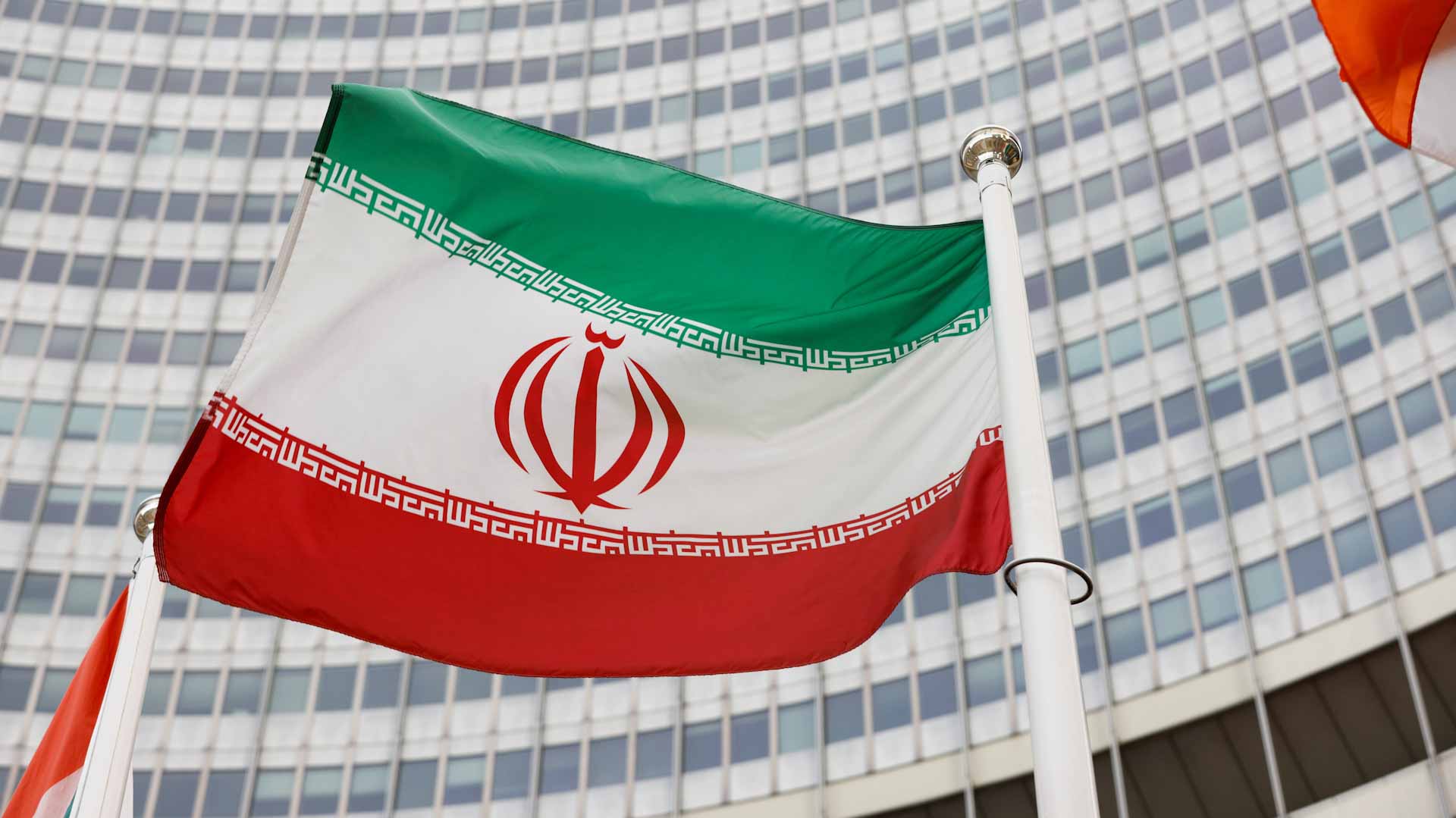 صورة بعنوان: حريق هائل في بازار طهران الكبير دون ضحايا أو جرحى 