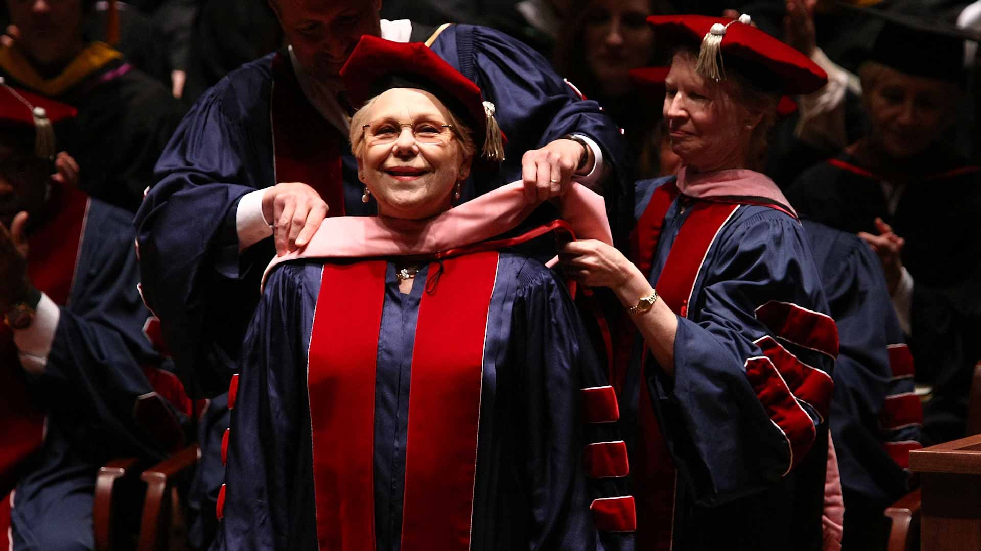 صورة بعنوان: الموت ينهي حياة أعظم مغنيات الأوبرا بالعالم الإيطالية ريناتا سكوتو 