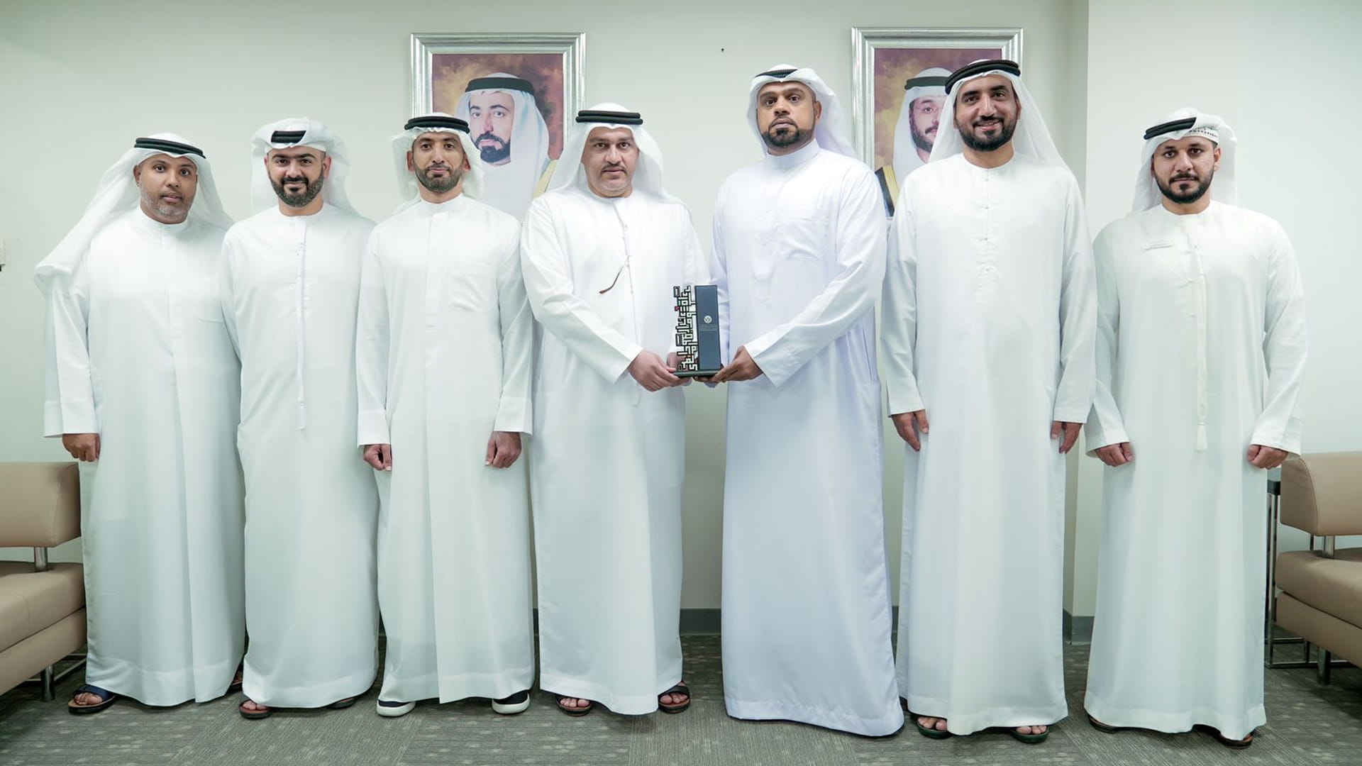 صورة بعنوان: مجلس الخروس يبحث و"تعاونية الشارقة" مستجدات افتتاح فرع بالضاحية 