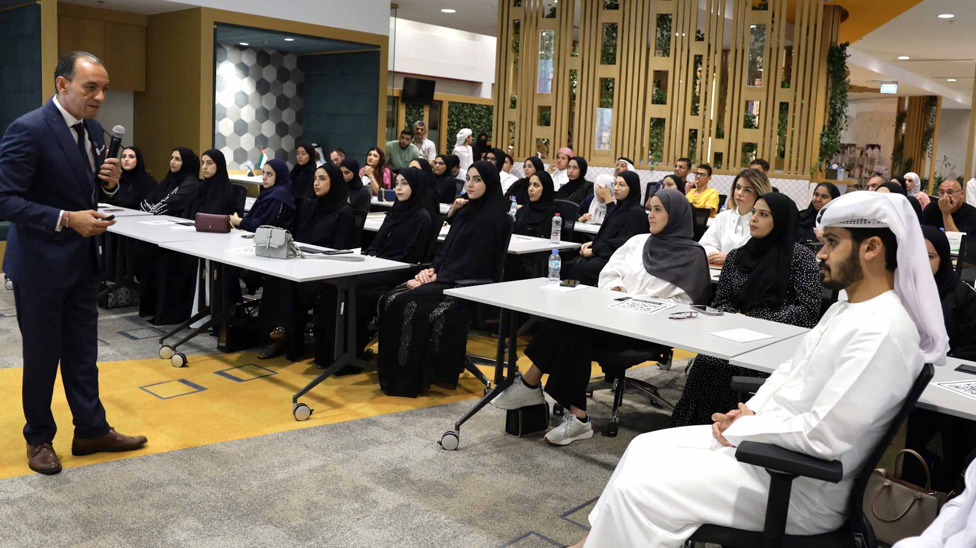 صورة بعنوان: لتصميمات مؤثرة..."شمس" تنظم ورشة مهارات العرض والتقديم للمحترفين 