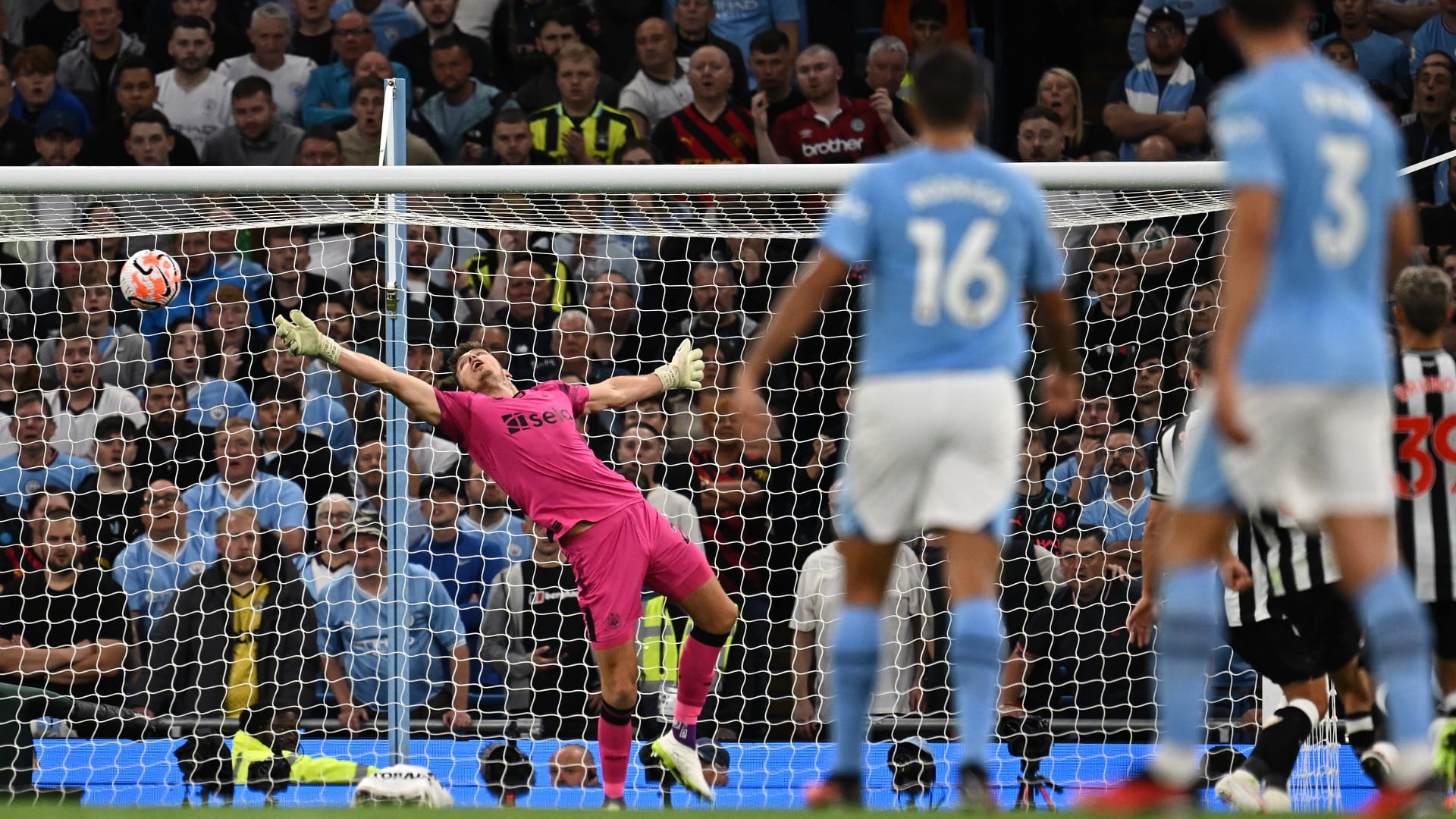 صورة بعنوان: هدف ألفاريز يمنح مانشستر سيتي الفوز على نيوكاسل بالدوري الإنجليزي 