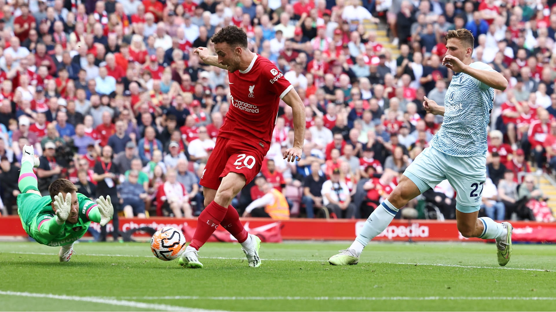 صورة بعنوان: ليفربول يقسو على بورنموث في الدوري الإنجليزي 