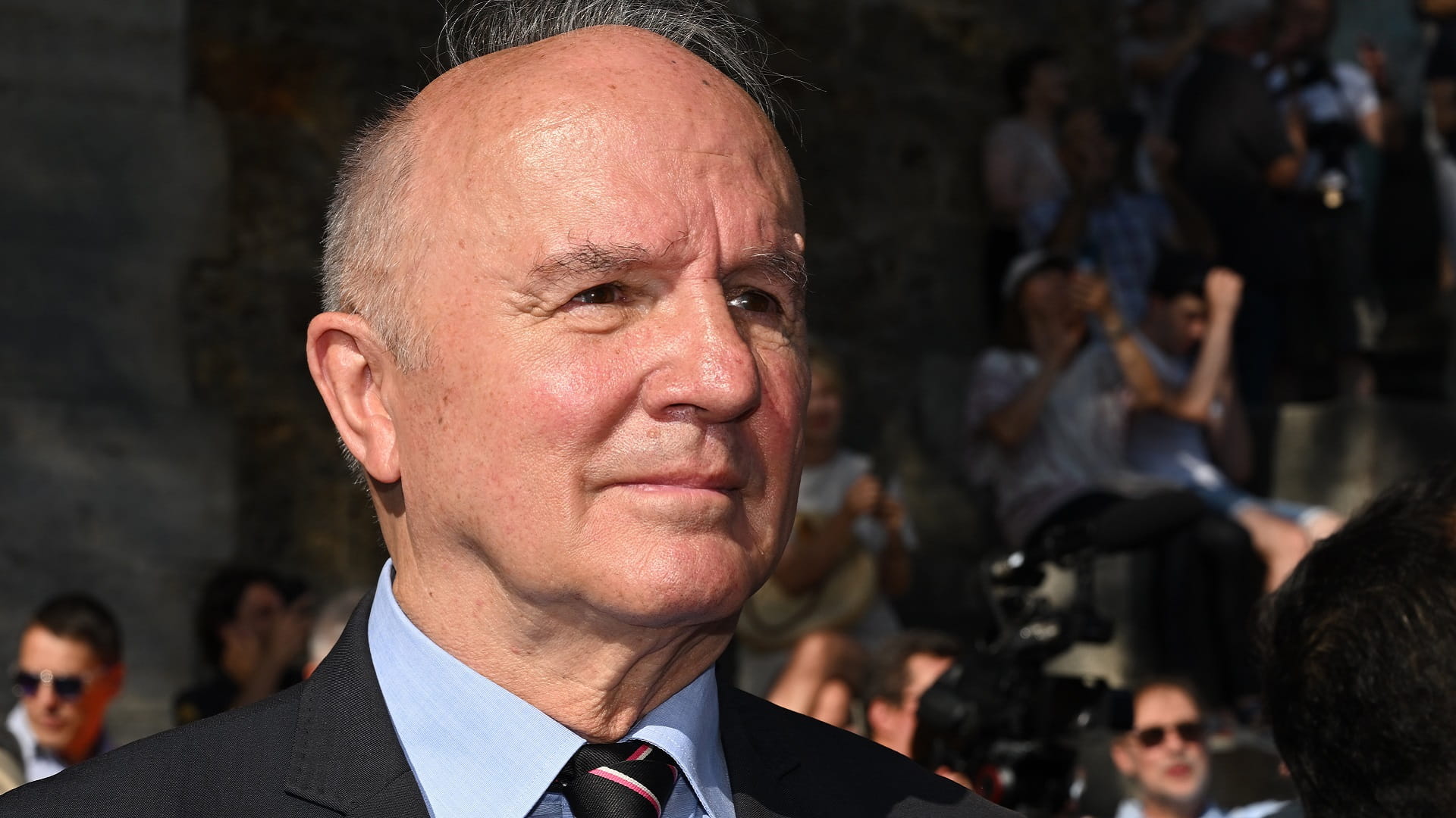 Image for the title: French ex-army chief in charge of Notre-Dame rebuild dies 