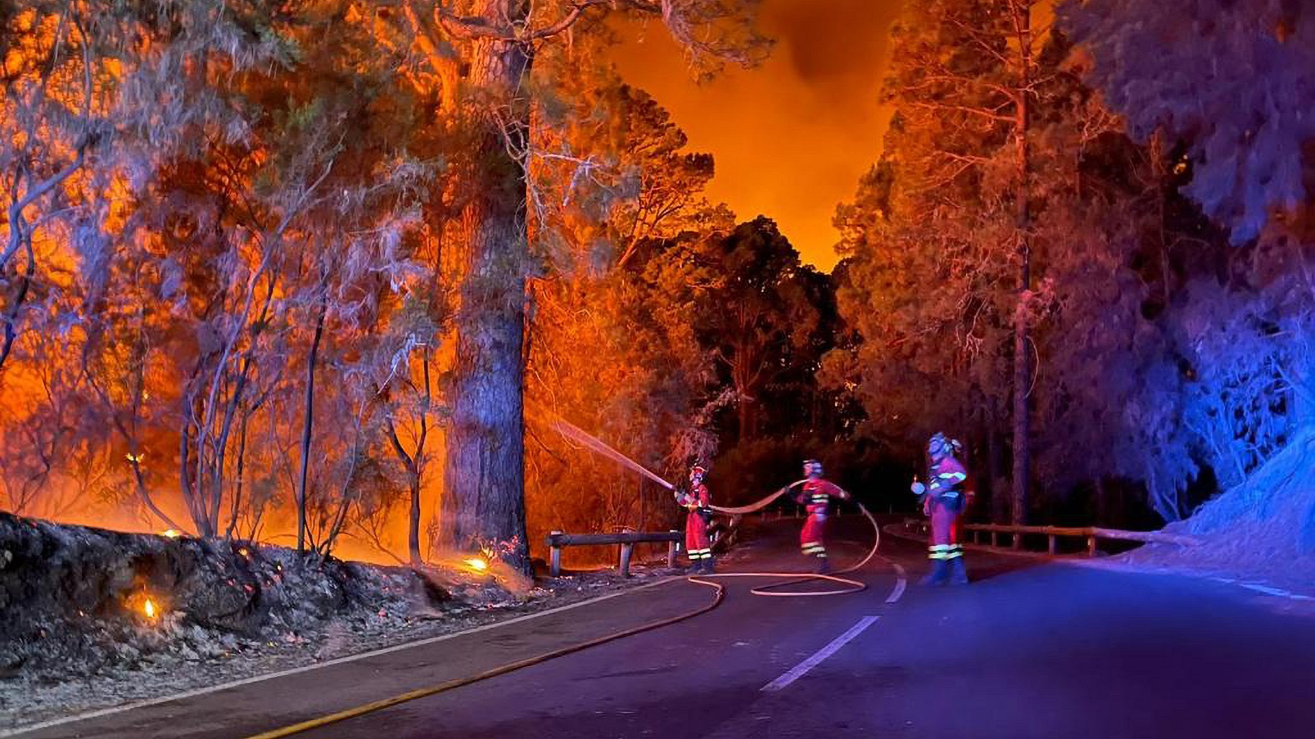 Image for the title: Looming heat and wind threaten to stoke Spain's island wildfires 