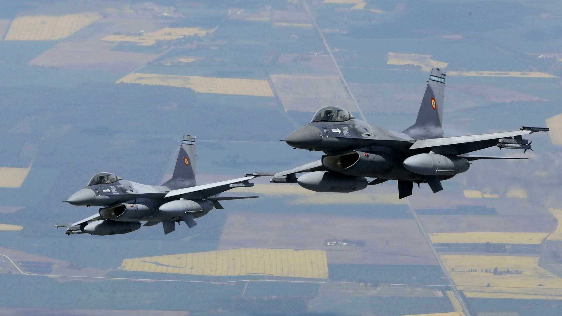 Image for the title: Russia warns F-16 donations will escalate war with Ukraine 