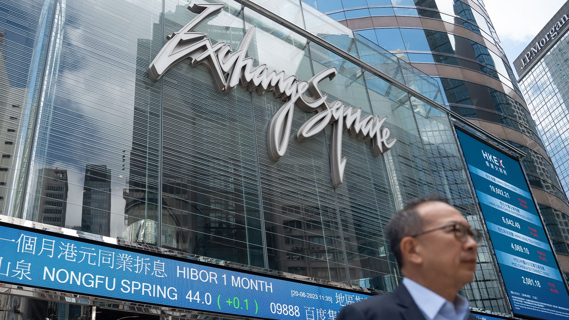 Image for the title: Most markets sink as China rate cut fails to ease economy worries 