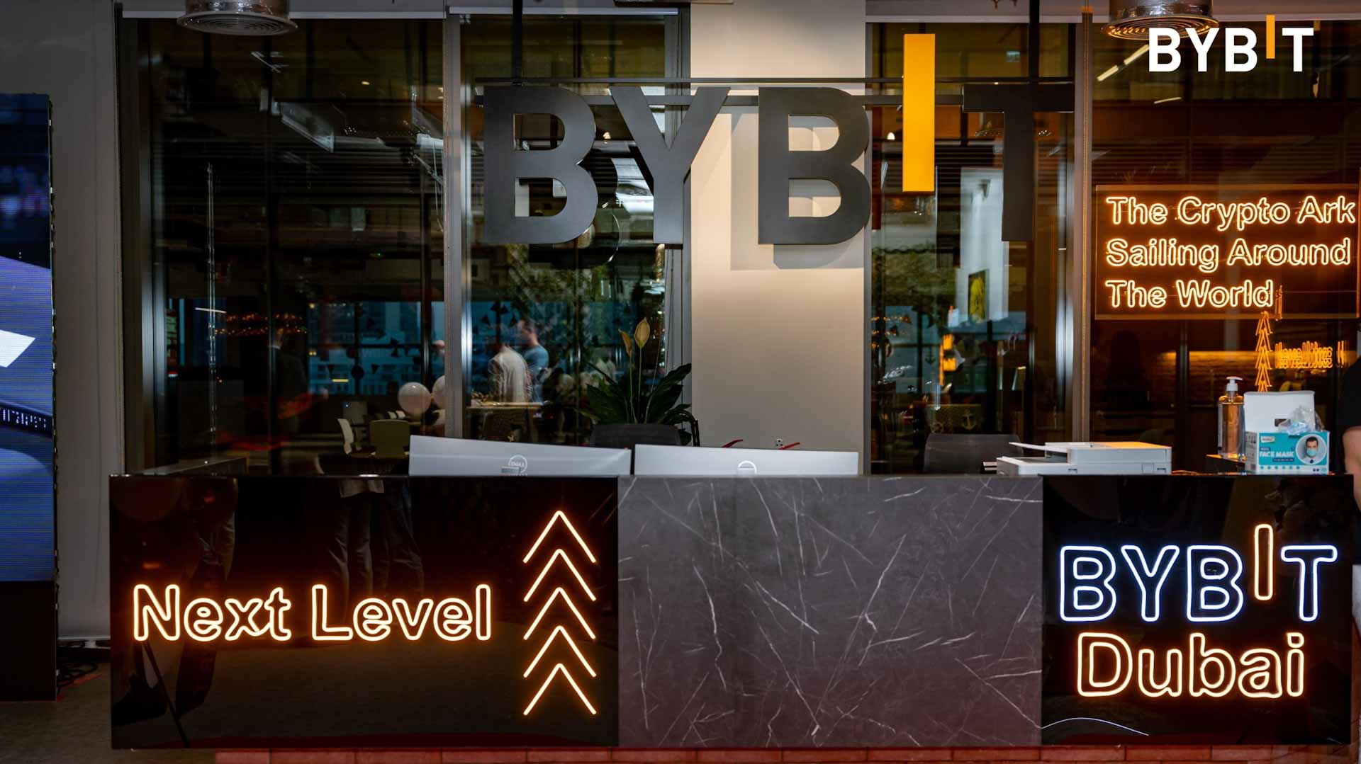 صورة بعنوان: "Bybit" تقدم منحاً دراسية لـ 38 طالباً بأميركية الشارقة 
