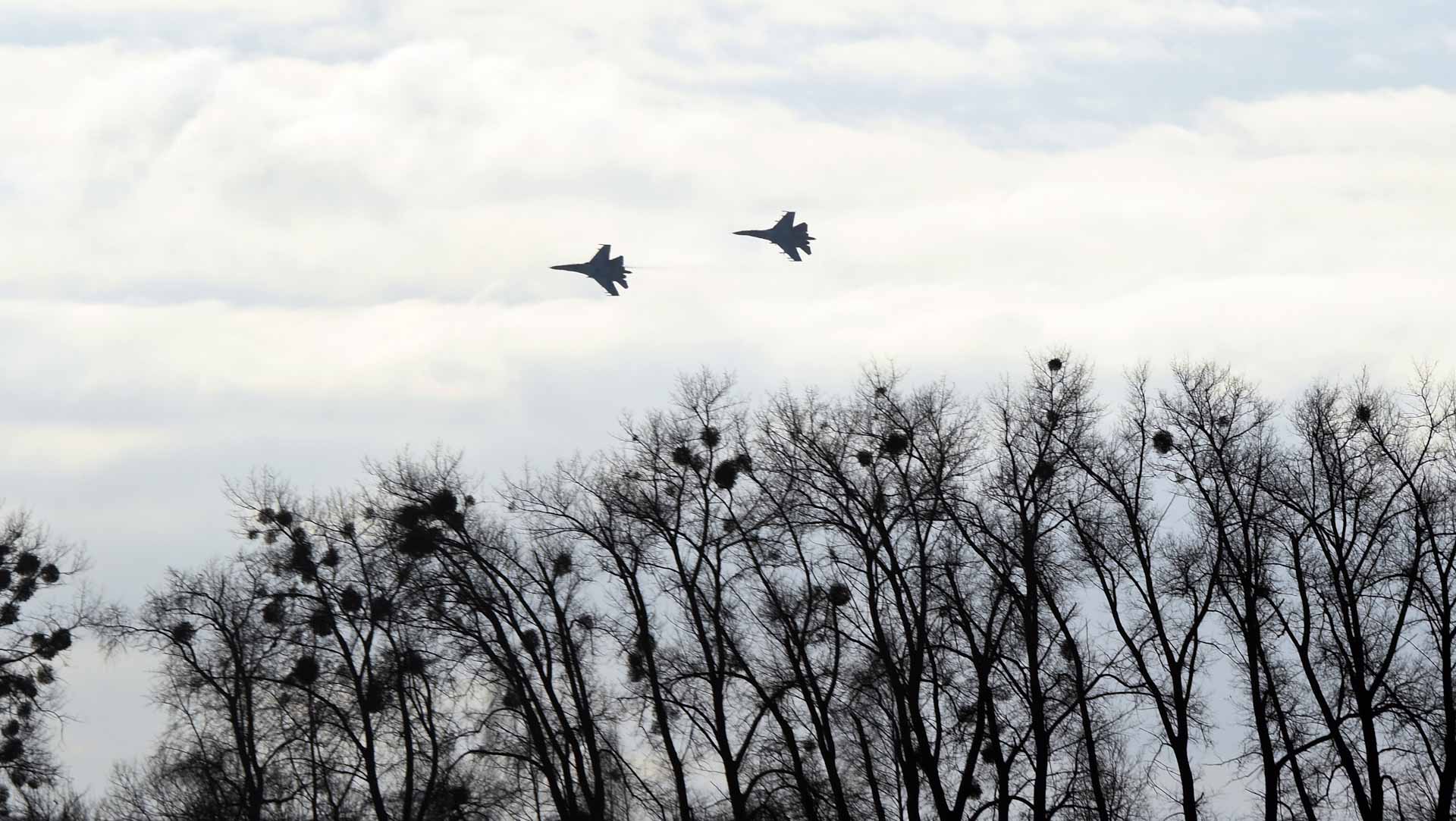 Image for the title: 3 Ukrainian military pilots die in mid-air collision 