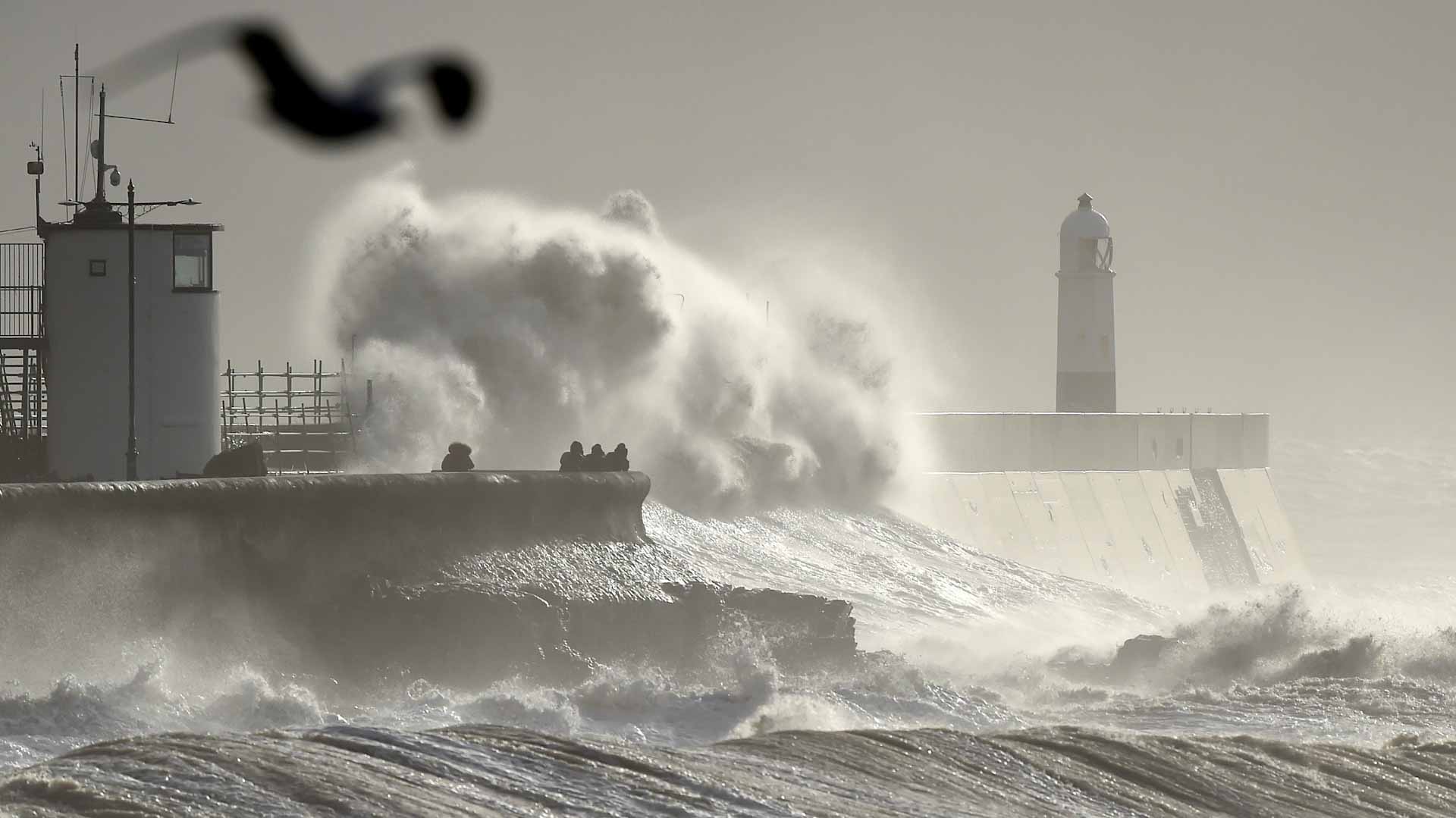 صورة بعنوان: برياح عاتية...إعصار فرانكلين يزداد جبروتاً ليقتحم برمودا بطريقه 