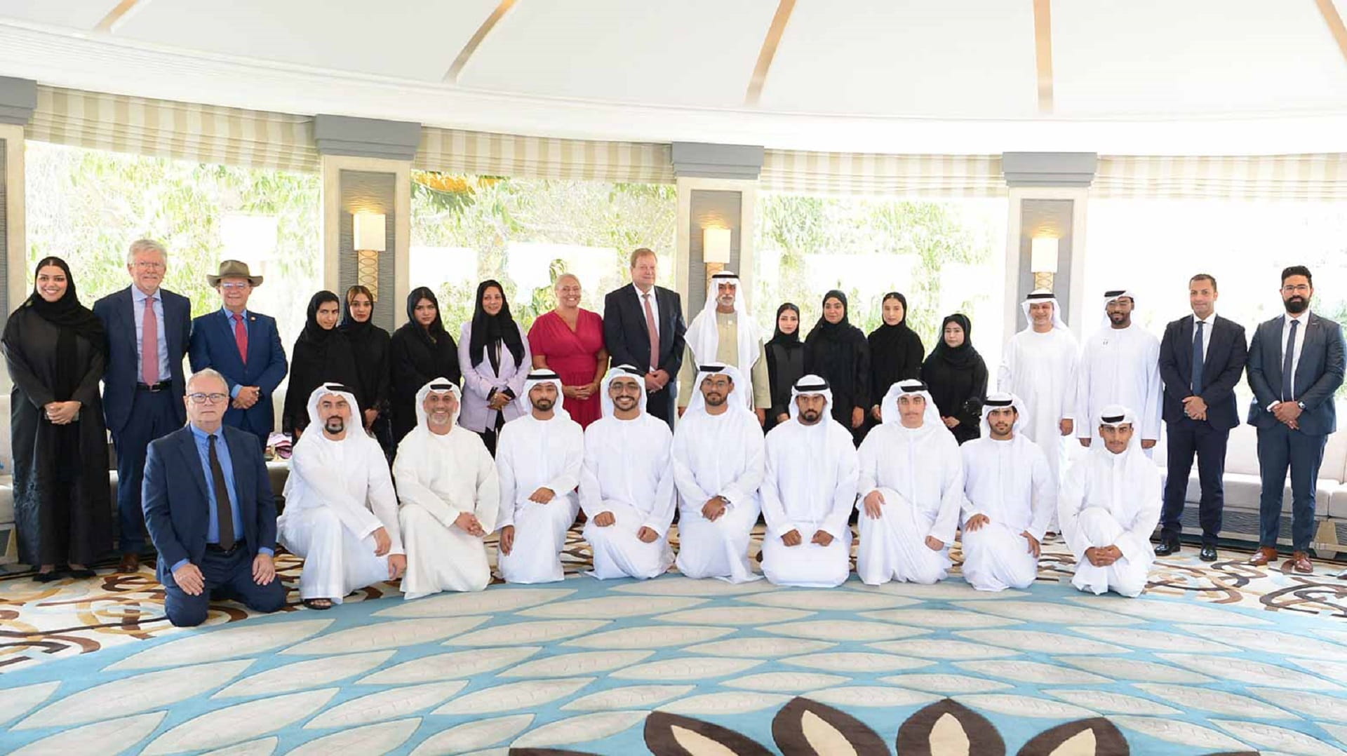 صورة بعنوان: نهيان بن مبارك يكرم خريجي برنامج جسور الدولي في نسخته الثانية 