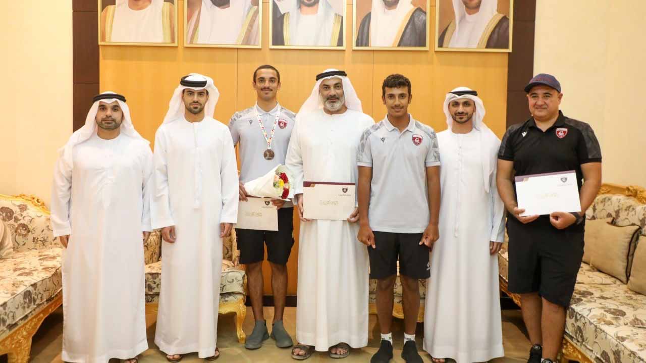 صورة بعنوان: تكريم خاص لبطلي السباحة والشراع من مجلس إدارة نادي الحمرية 