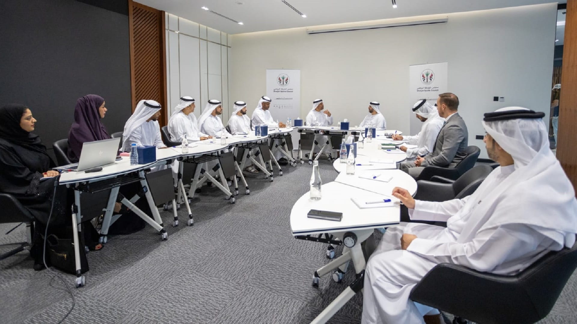 صورة بعنوان: "الشارقة الرياضي" يبحث التعاون مع مؤسسة الإمارات للتعليم المدرسي 