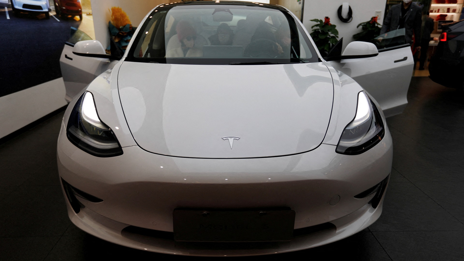 صورة بعنوان: تسلا تطلق نسخة محدثة من موديل 3 في الصين وأوروبا بمدى قيادة أطول 