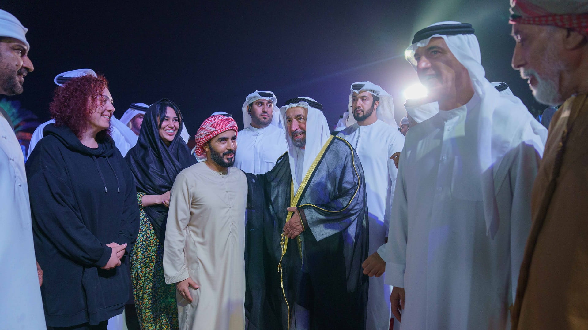 صورة بعنوان: حاكم الشارقة يفتتح النسخة الـ 7 لمهرجان الشارقة للمسرح الصحراوي 