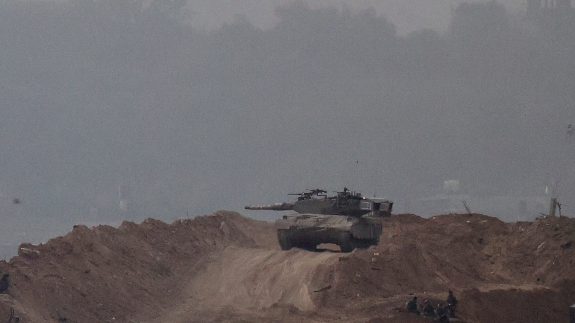 صورة بعنوان: بعد مقتل 8.. الجيش الإسرائيلي يعلن ارتفاع عدد قتلاه في غزة إلى 154 