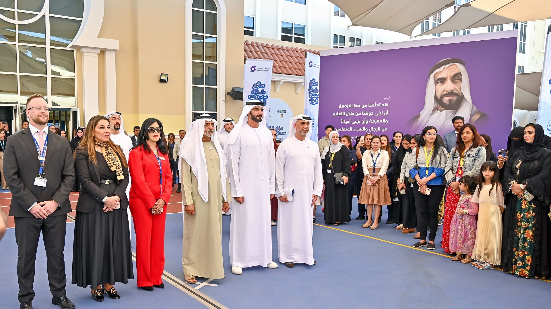 صورة بعنوان: نهيان بن مبارك يتفقد أنشطة برنامج "شتاء صندوق الوطن" 