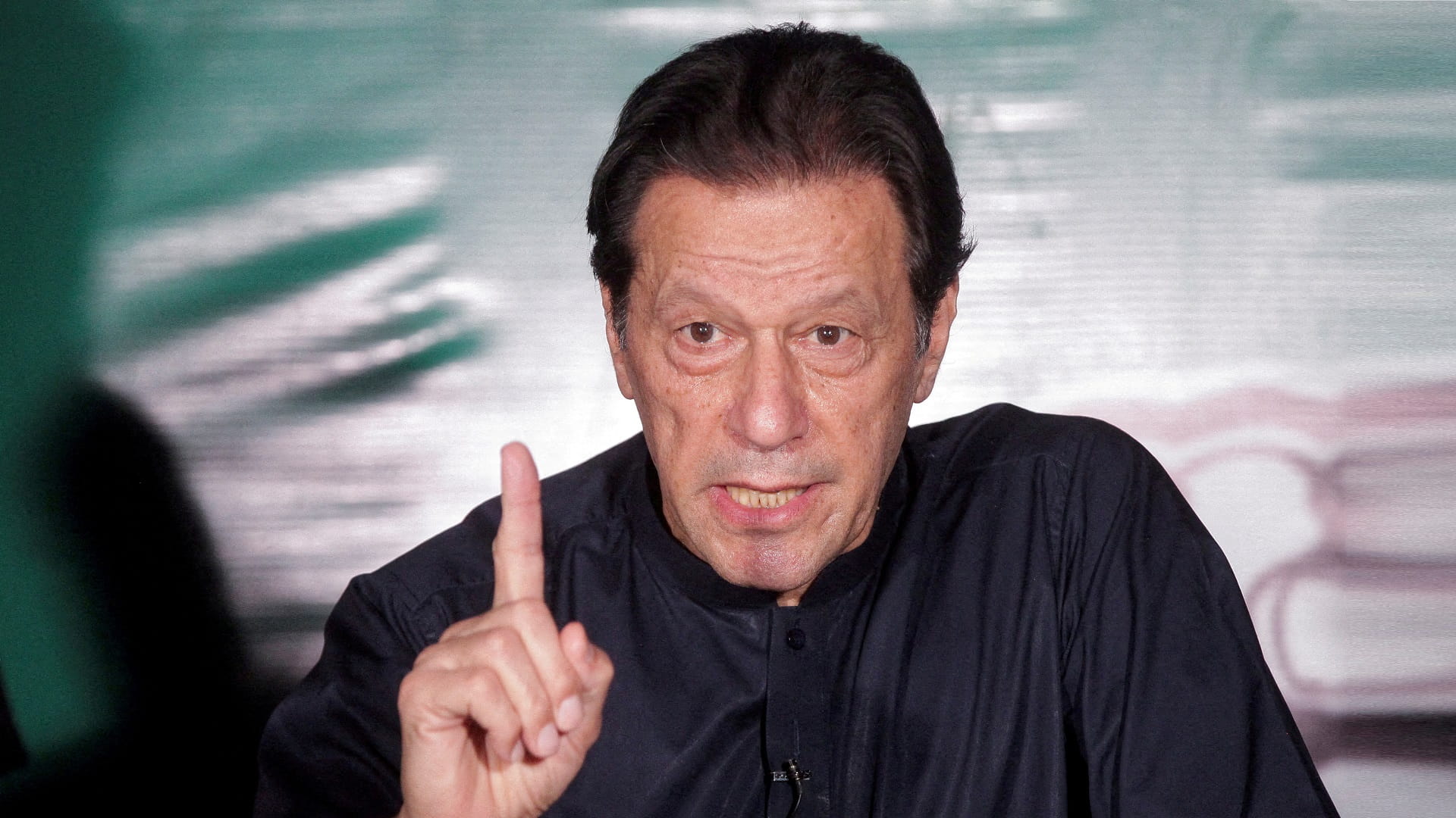 صورة بعنوان: المحكمة العليا في باكستان تمنح كفالة لرئيس الوزراء السابق خان 